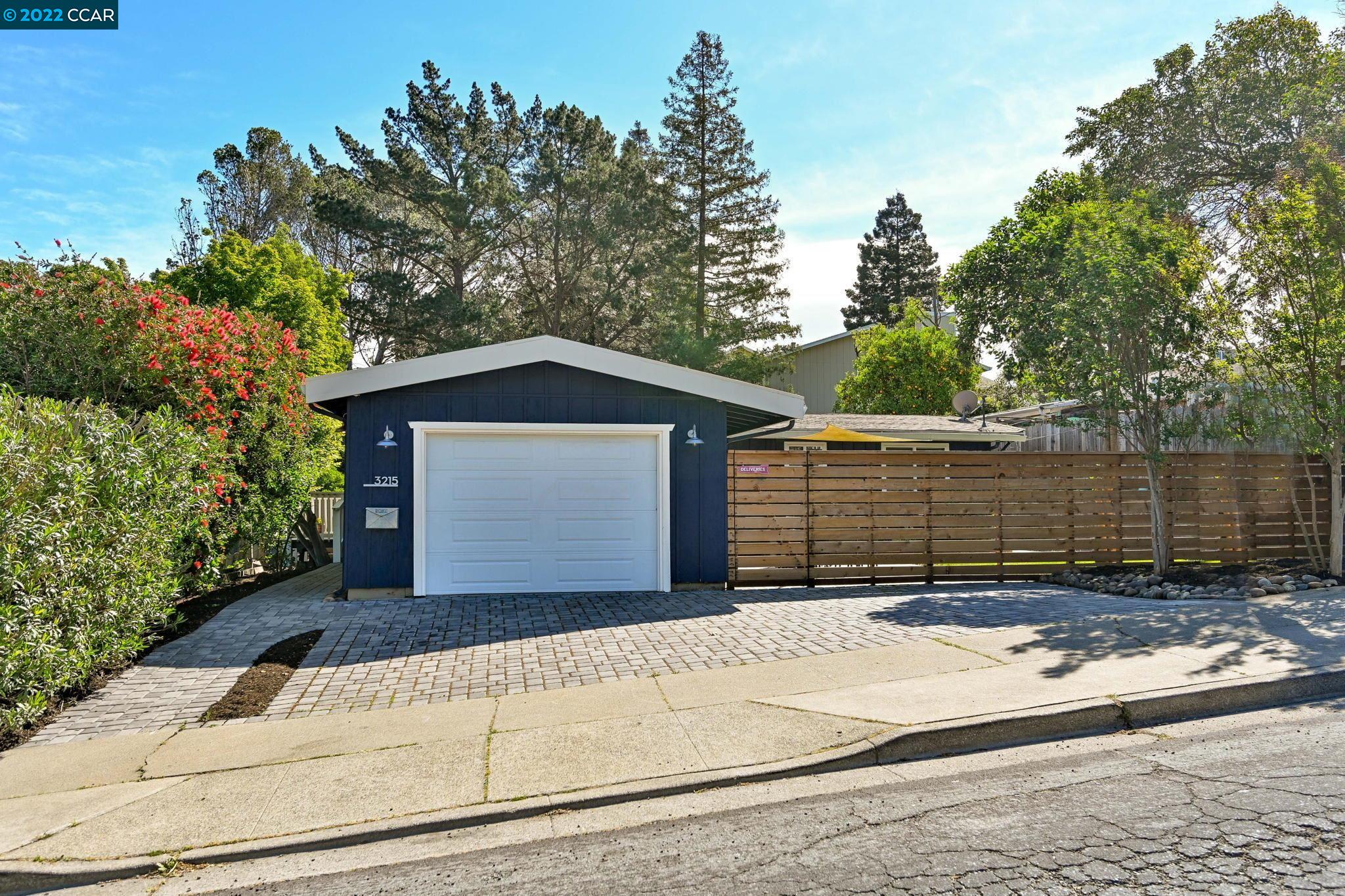 Detail Gallery Image 1 of 1 For 3215 Pine St, Martinez,  CA 94553 - 3 Beds | 2 Baths