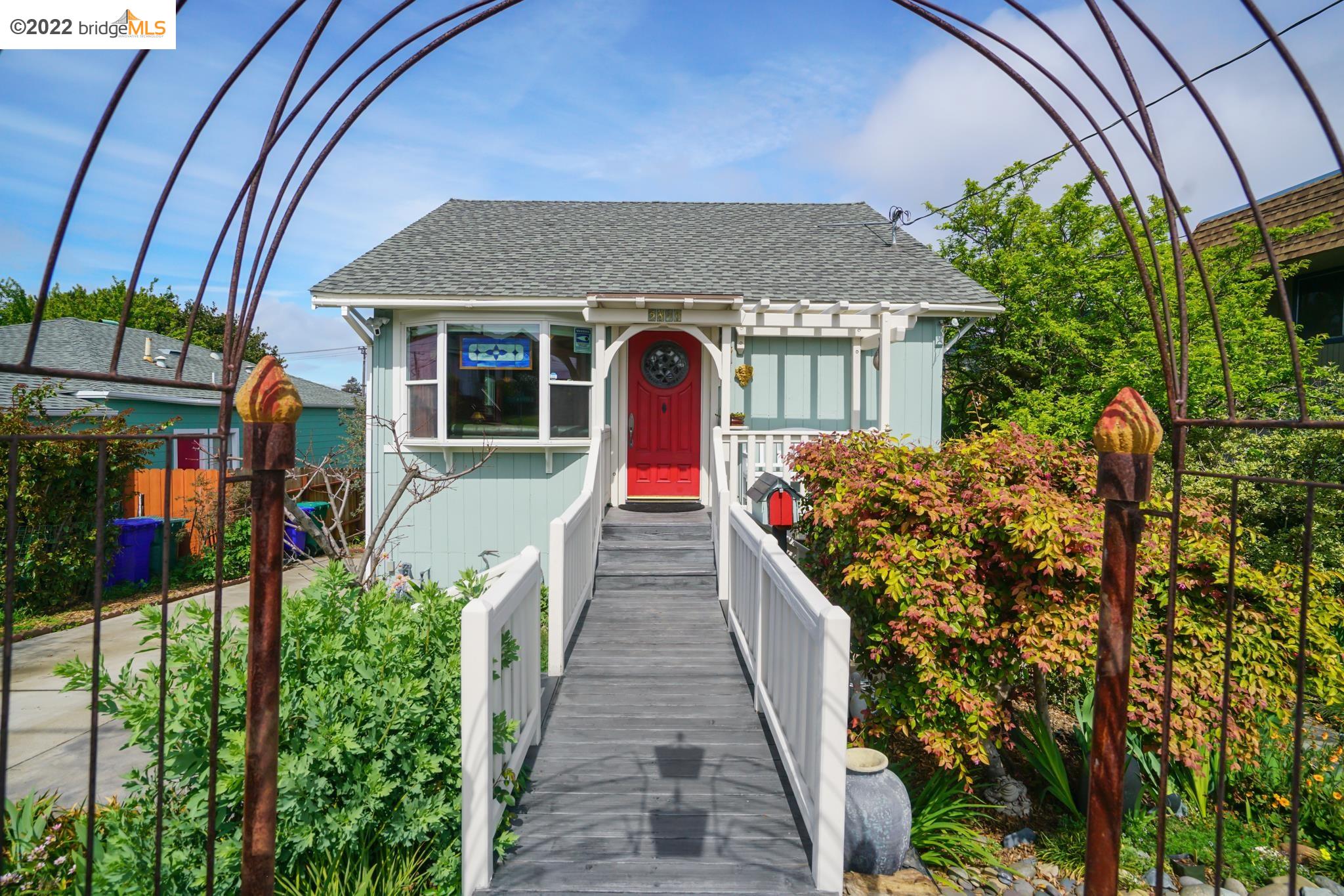 Photo of 5843 Bayview Ave in Richmond, CA