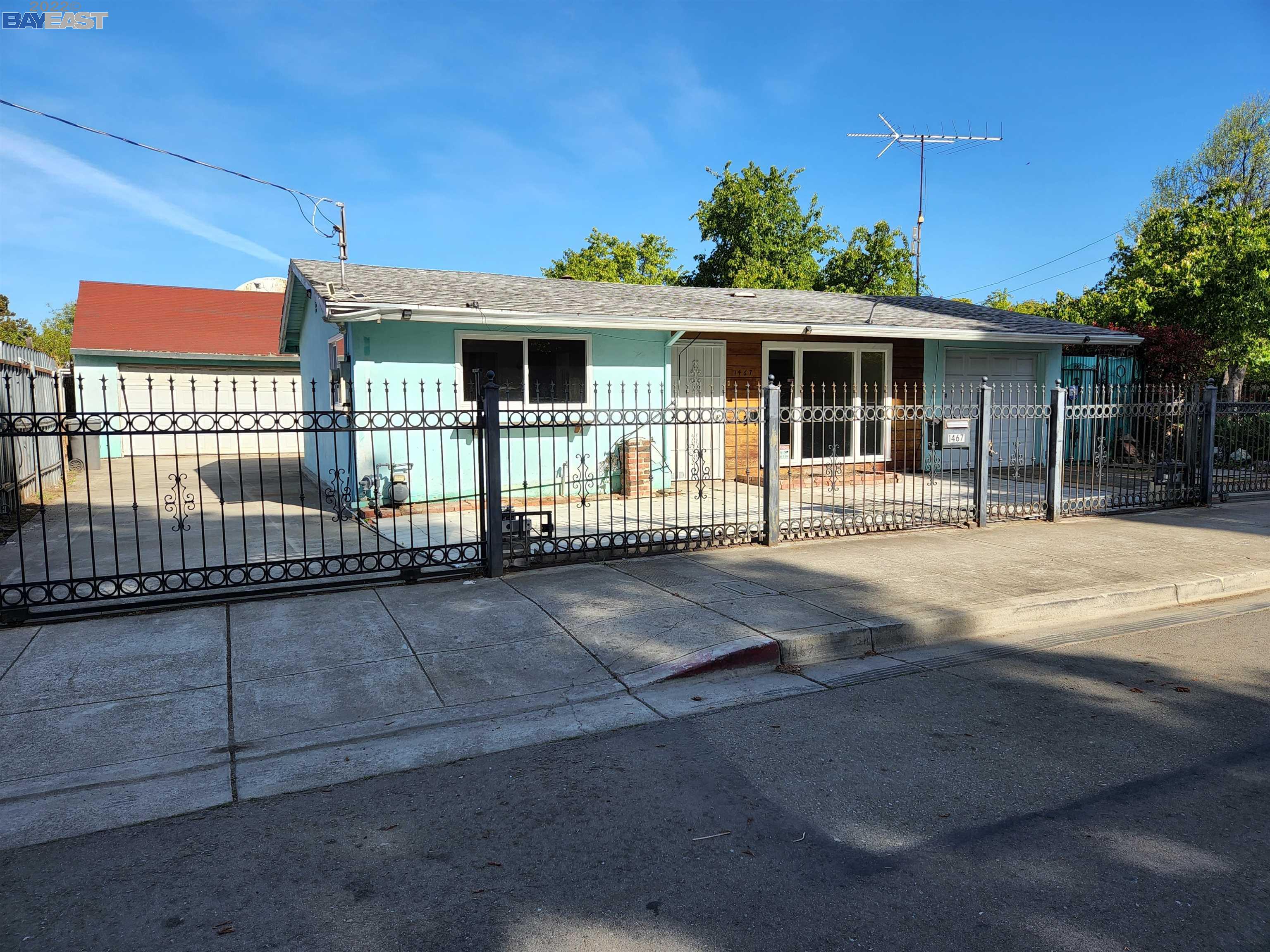 Detail Gallery Image 1 of 1 For 1467 168th Ave, San Leandro,  CA 94578 - 2 Beds | 1/1 Baths