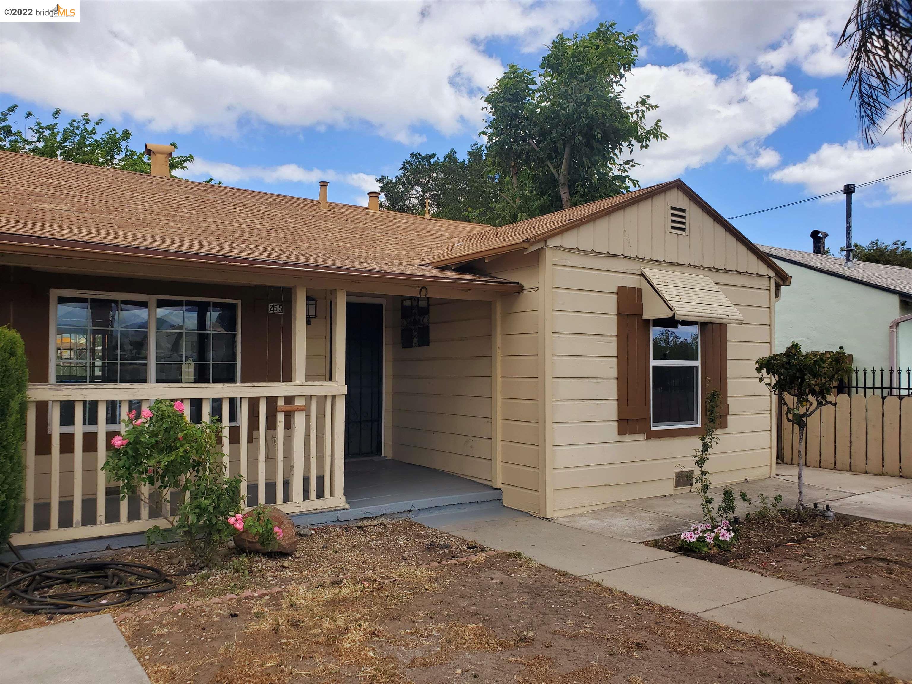 Photo of 255 California Ave in Pittsburg, CA