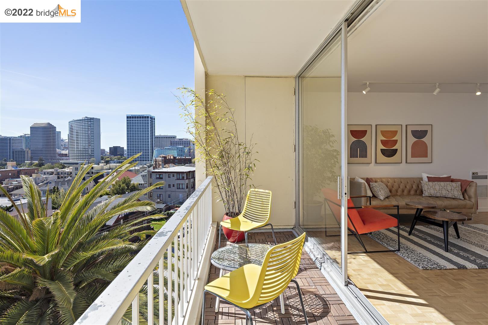 Detail Gallery Image 1 of 1 For 320 Lee St #702,  Oakland,  CA 94610 - 2 Beds | 2 Baths
