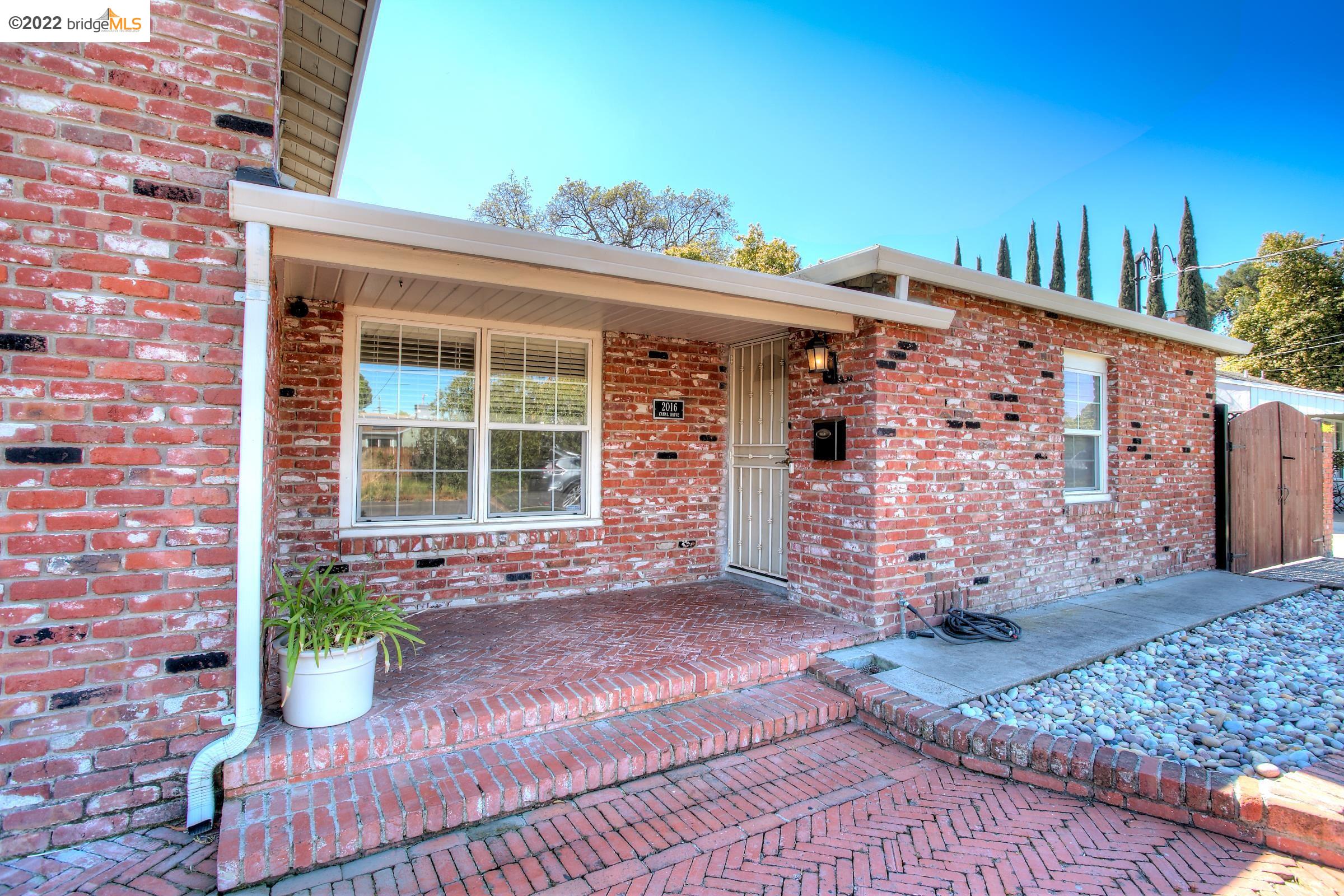 Detail Gallery Image 1 of 1 For 2016 Canal Dr, Stockton,  CA 95204 - 3 Beds | 2 Baths