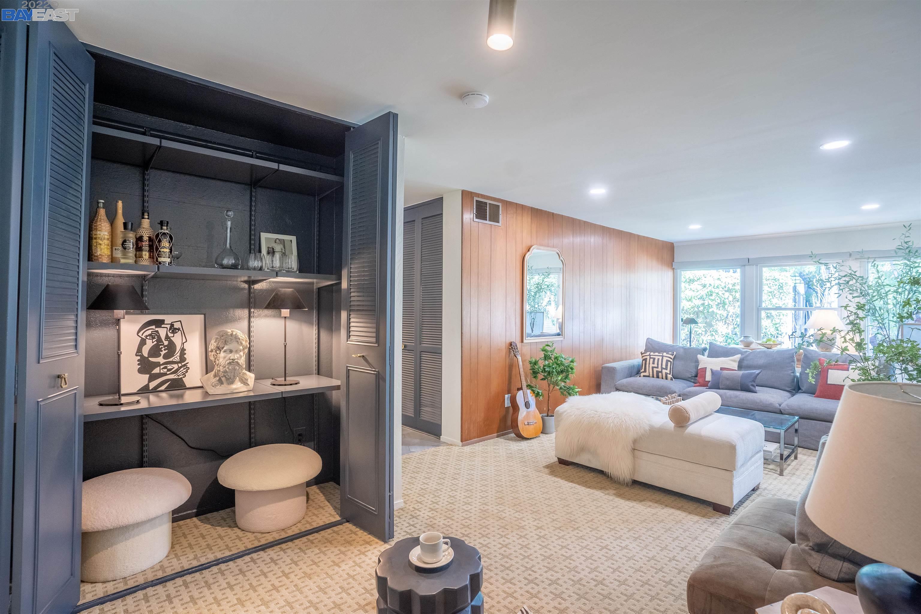 Detail Gallery Image 1 of 1 For 22 Moss Ave #211,  Oakland,  CA 94610 - 2 Beds | 2 Baths