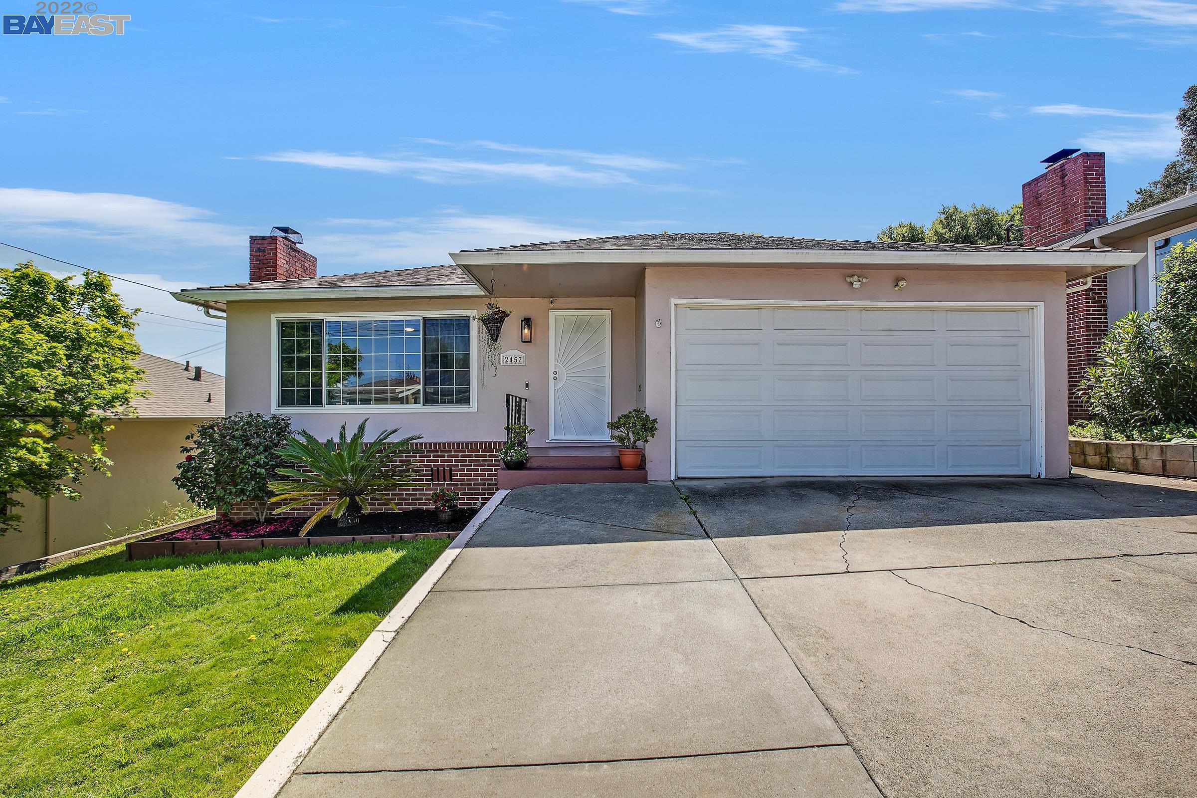 Detail Gallery Image 1 of 1 For 2457 San Carlos Ave, Castro Valley,  CA 94546 - 3 Beds | 2 Baths