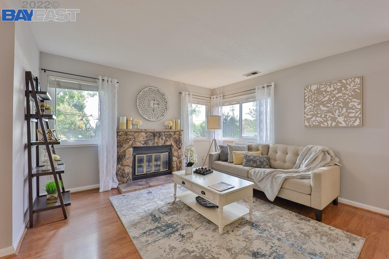 Detail Gallery Image 2 of 37 For 3515 Ivalynn Cir, San Jose,  CA 95132 - 2 Beds | 2/1 Baths