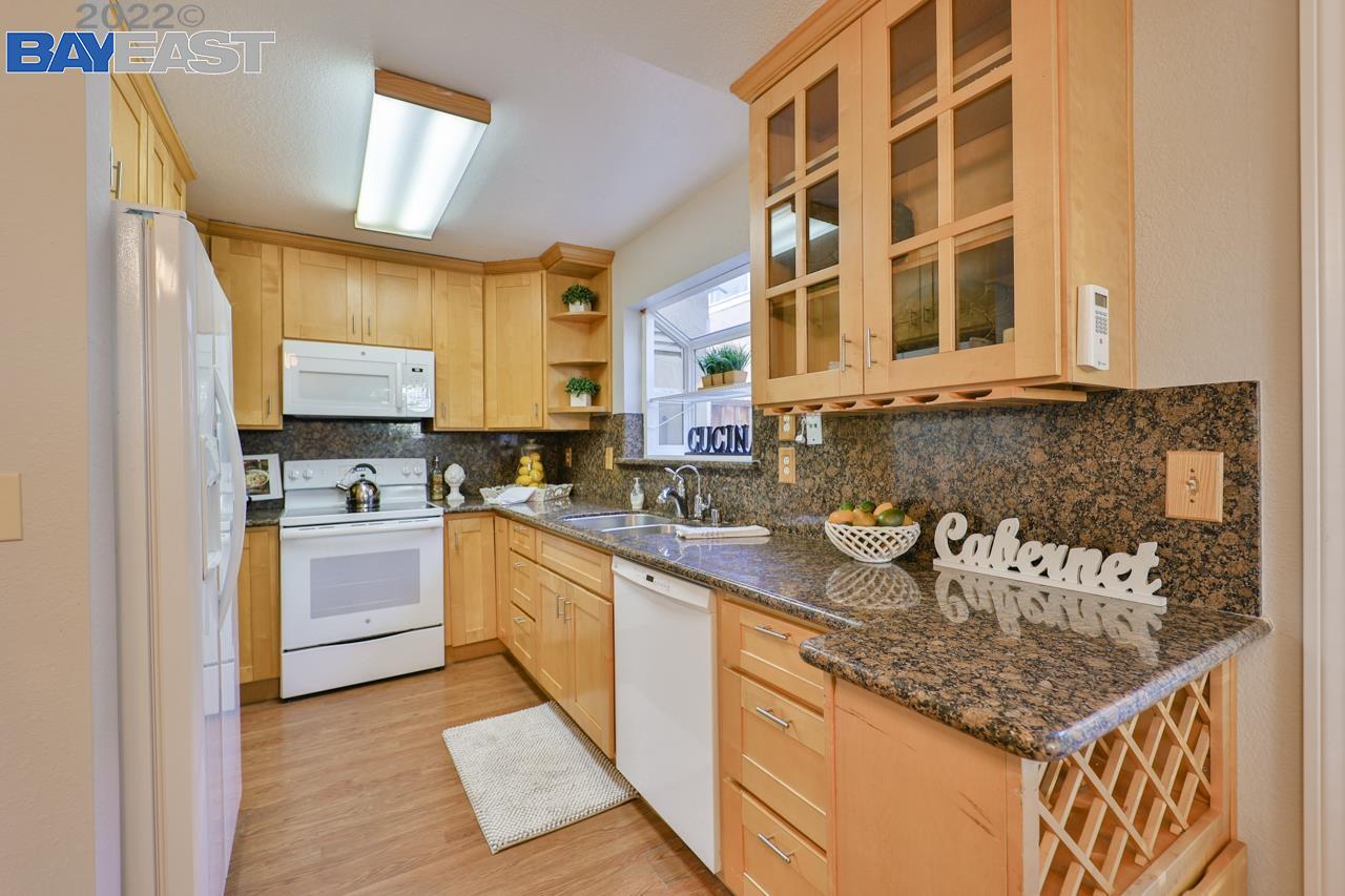 Detail Gallery Image 12 of 37 For 3515 Ivalynn Cir, San Jose,  CA 95132 - 2 Beds | 2/1 Baths