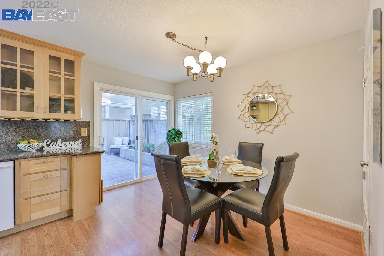 Detail Gallery Image 5 of 37 For 3515 Ivalynn Cir, San Jose,  CA 95132 - 2 Beds | 2/1 Baths