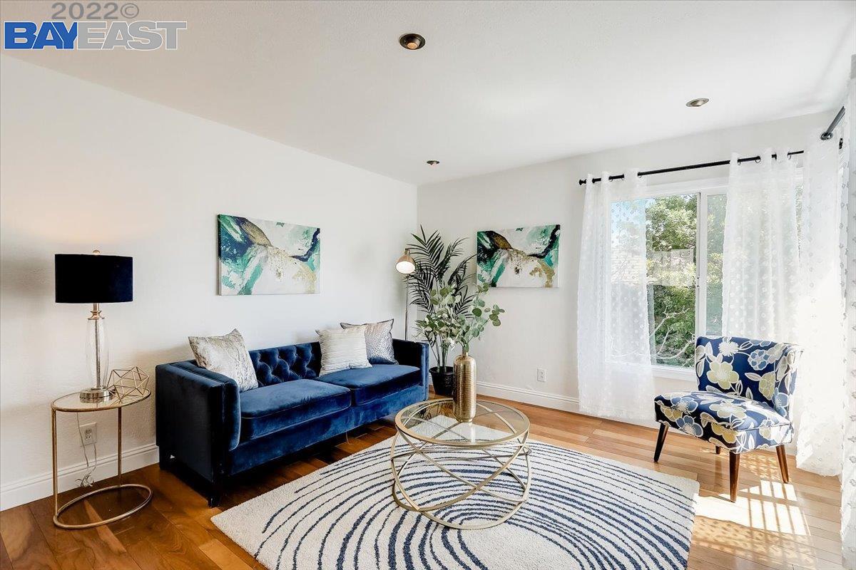 Detail Gallery Image 1 of 1 For 776 59th St #4,  Oakland,  CA 94609 - 2 Beds | 1 Baths