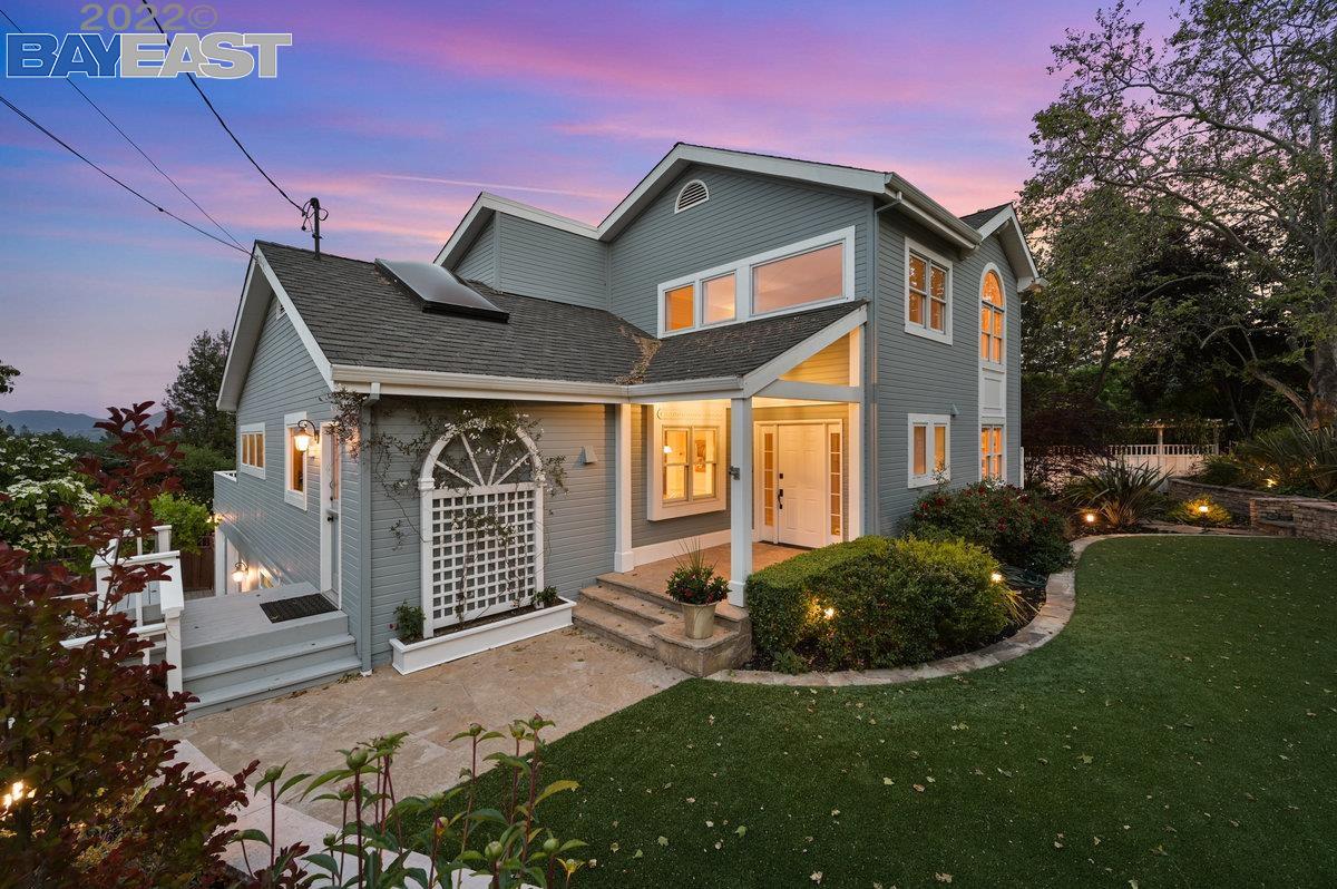 Detail Gallery Image 1 of 1 For 33 Altamount Dr, Orinda,  CA 94563 - 5 Beds | 3/1 Baths
