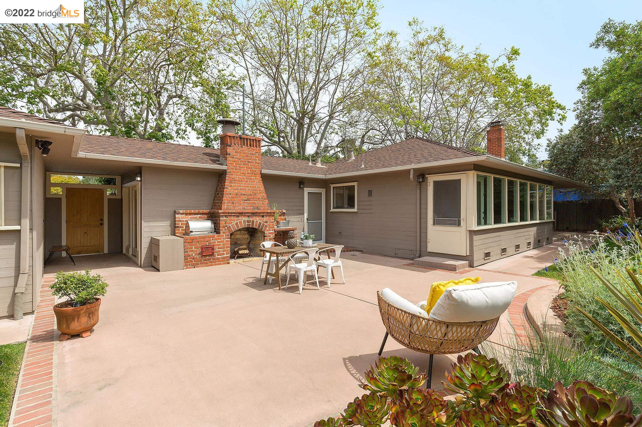 Detail Gallery Image 1 of 1 For 1025 Mattox Rd, Hayward,  CA 94541 - 2 Beds | 1/1 Baths