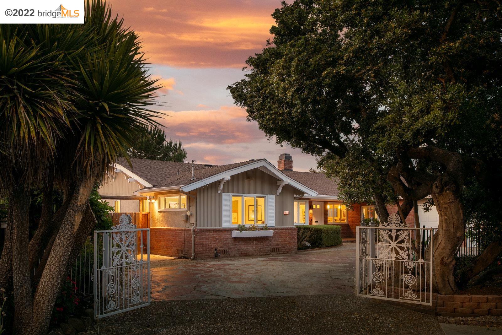 Detail Gallery Image 1 of 1 For 400 Woodland Park, San Leandro,  CA 94577 - 3 Beds | 2/1 Baths