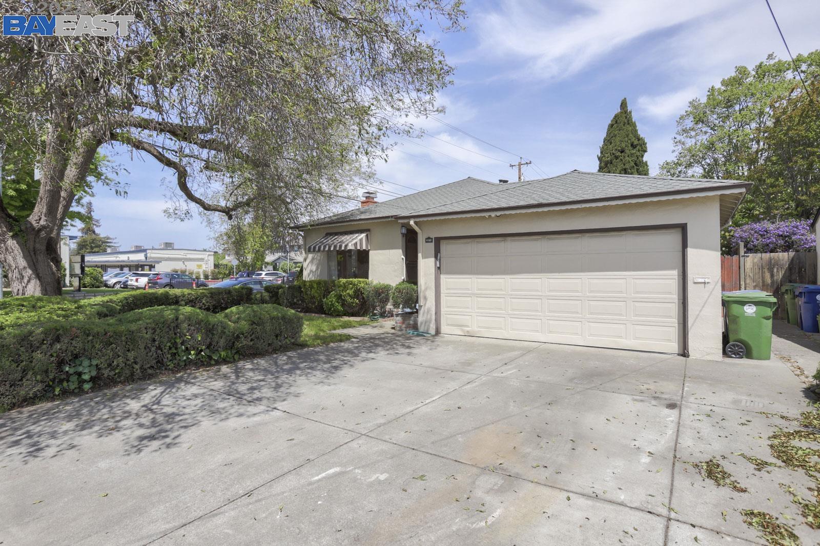 Detail Gallery Image 1 of 1 For 3310 Jeanine Way, Castro Valley,  CA 94546 - 3 Beds | 1 Baths