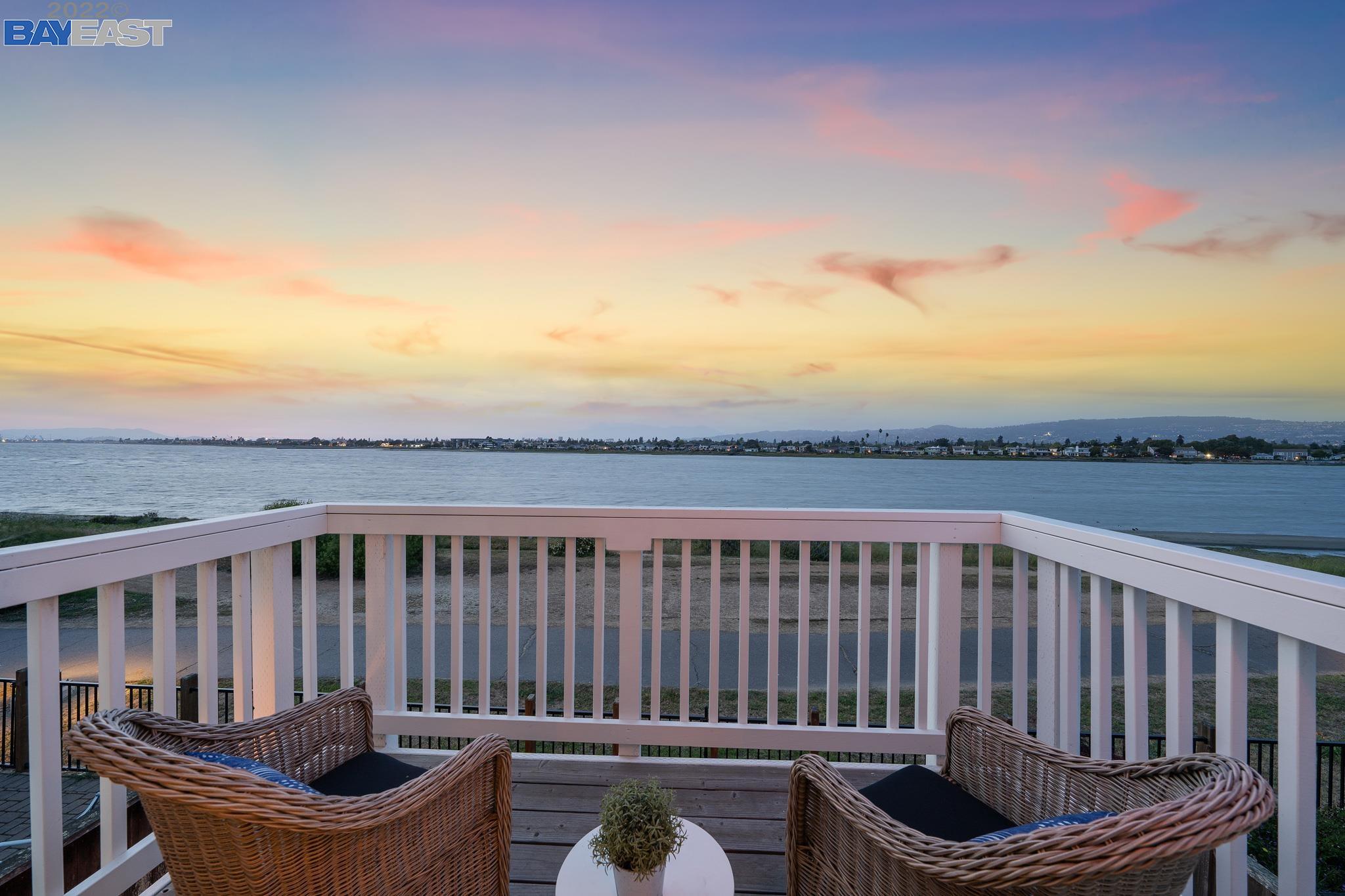 Detail Gallery Image 1 of 1 For 33 Bay Park Terrace, Alameda,  CA 94502 - 2 Beds | 2/1 Baths