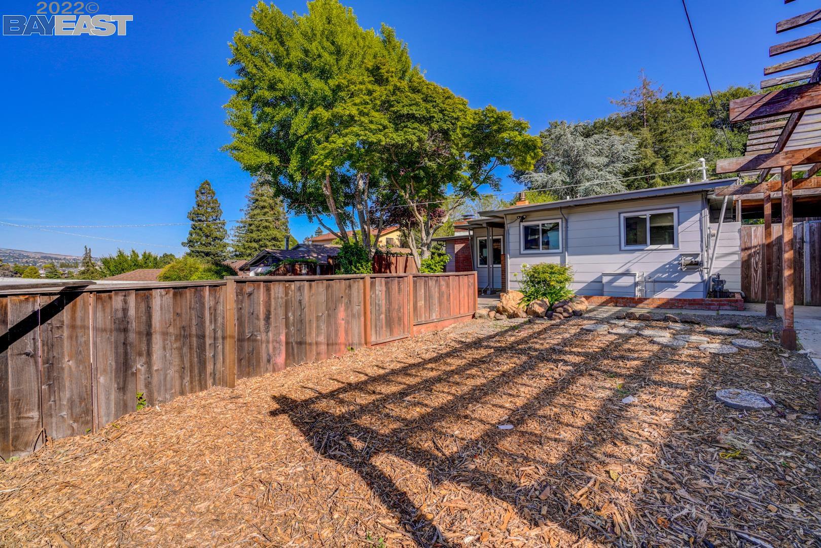 Detail Gallery Image 1 of 1 For 2573 Miramar Ave, Castro Valley,  CA 94546 - 2 Beds | 1 Baths