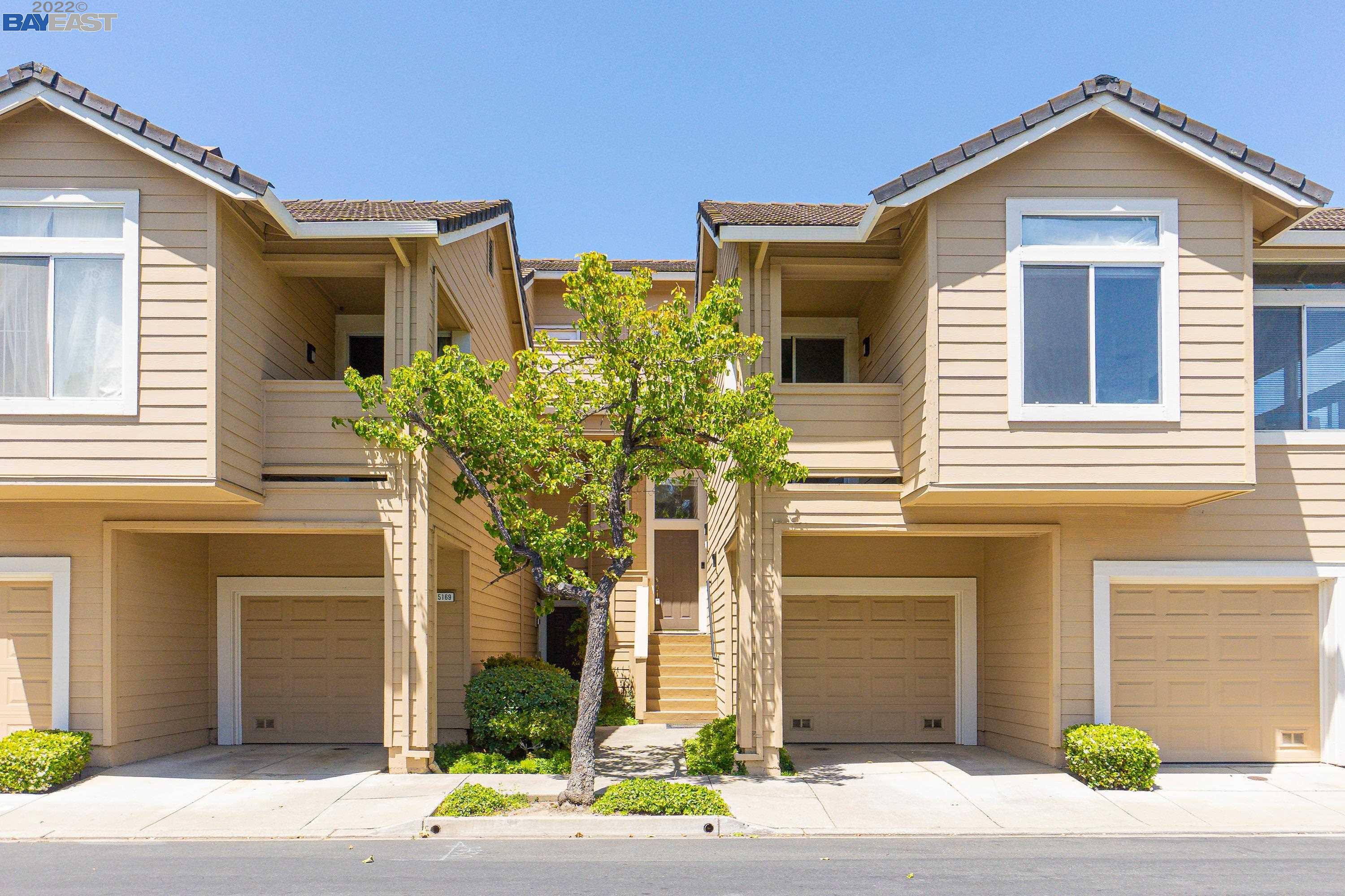Detail Gallery Image 1 of 1 For 5167 Fairbanks Cmn, Fremont,  CA 94555 - 2 Beds | 2 Baths