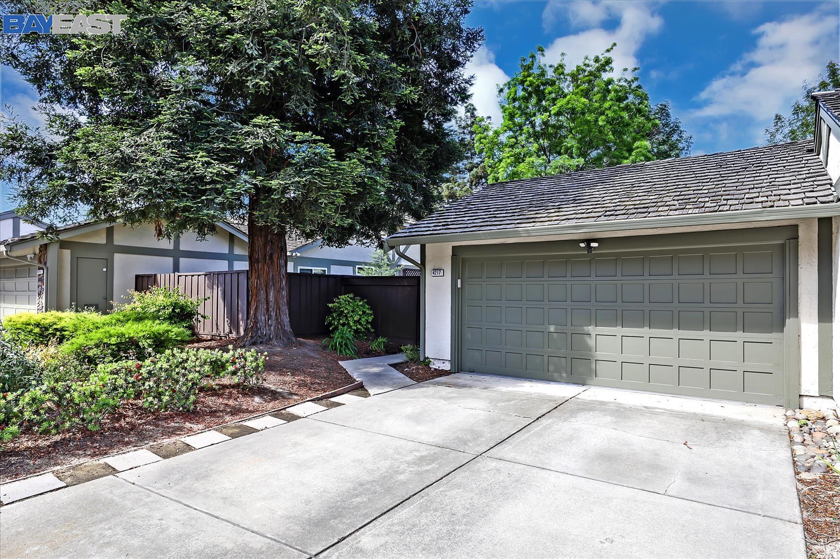 Detail Gallery Image 1 of 1 For 4217 Tanager Cmn, Fremont,  CA 94555 - 2 Beds | 2 Baths