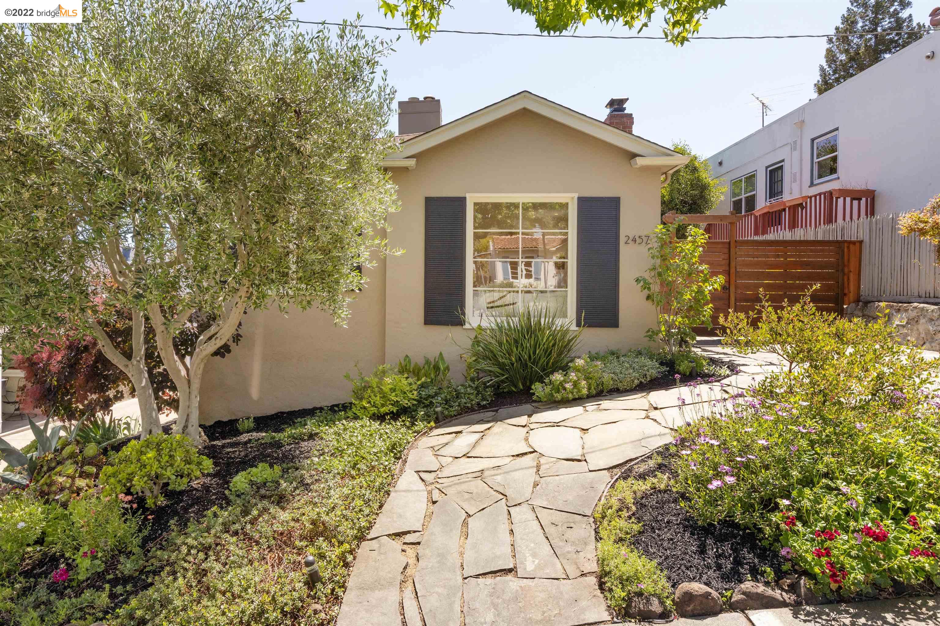 Detail Gallery Image 1 of 1 For 2457 Carmel St, Oakland,  CA 94602 - 2 Beds | 1 Baths