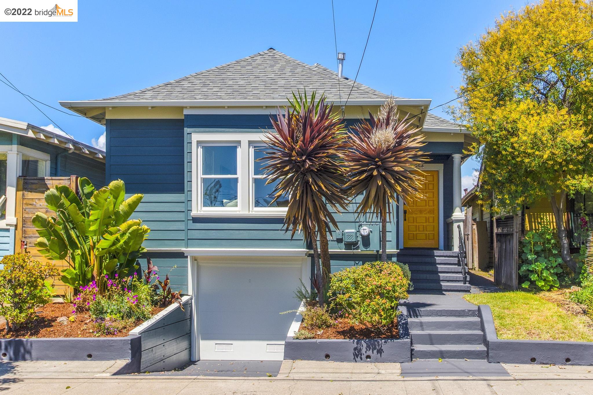 Detail Gallery Image 1 of 1 For 854 43rd St, Oakland,  CA 94608 - 2 Beds | 2 Baths
