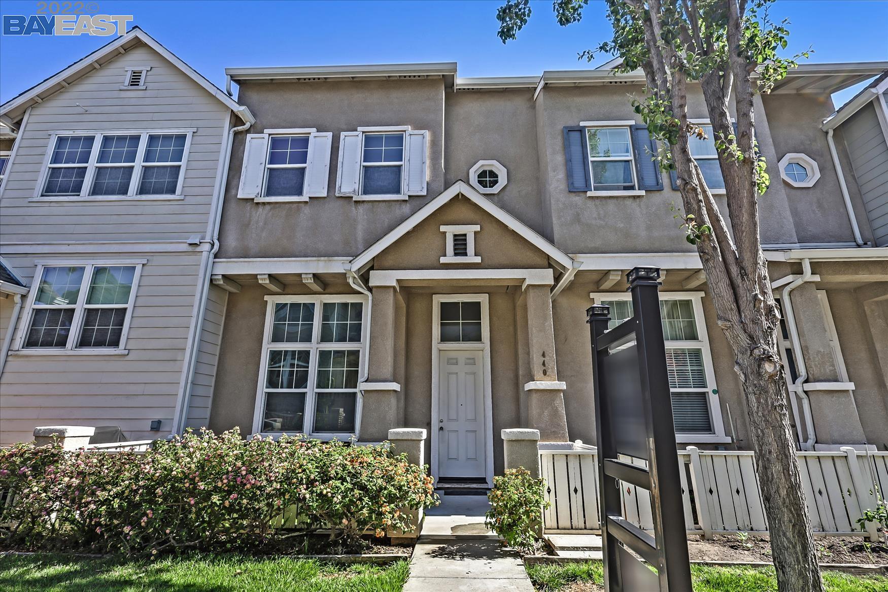 Detail Gallery Image 1 of 1 For 440 Summer Ln, Richmond,  CA 94806 - 3 Beds | 2/1 Baths