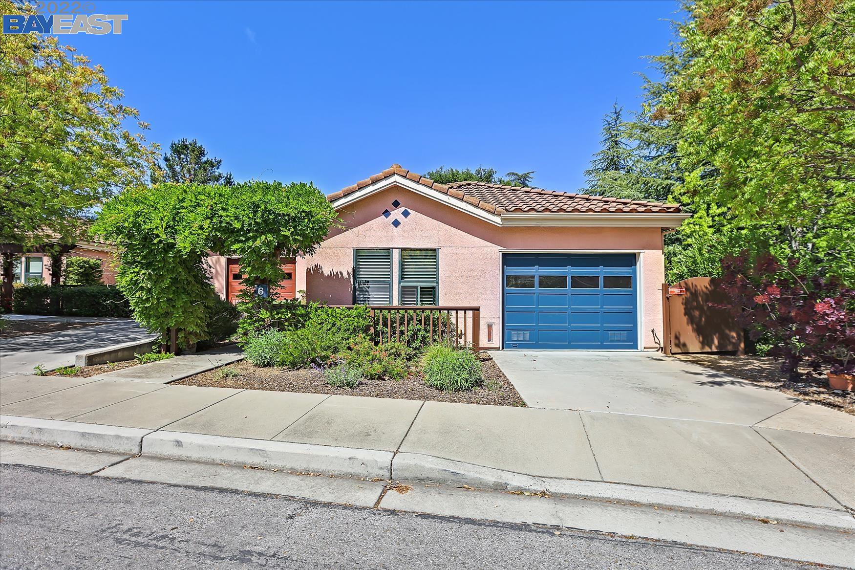 Detail Gallery Image 1 of 36 For 23800 Amapolo Ct #V6,  Cupertino,  CA 95014 - 2 Beds | 2 Baths
