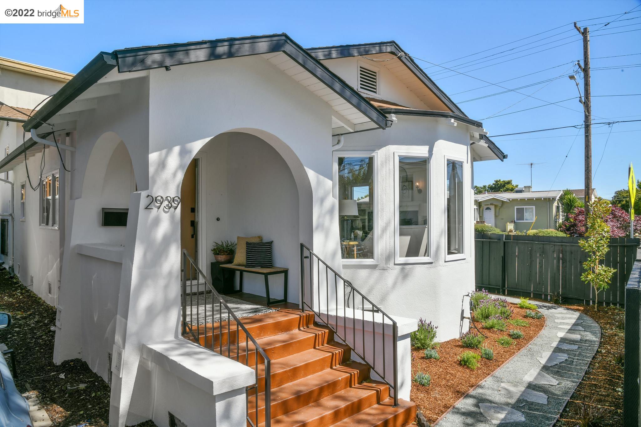 Detail Gallery Image 1 of 1 For 2939 Acton St, Berkeley,  CA 94702 - 3 Beds | 1 Baths