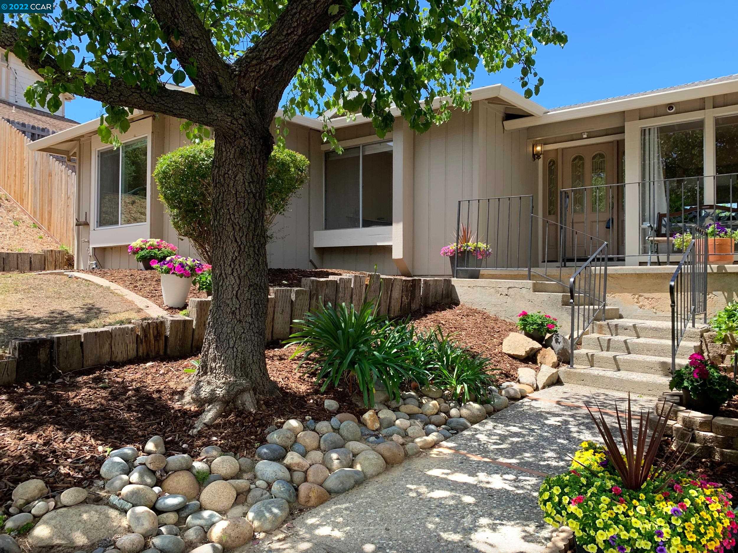 Detail Gallery Image 1 of 1 For 118 Encinal Pl, Pittsburg,  CA 94565 - 4 Beds | 2 Baths