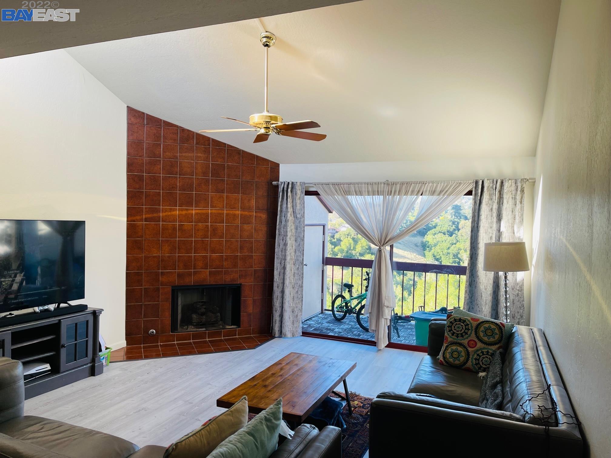 Detail Gallery Image 1 of 1 For 25912 Hayward Blvd #310,  Hayward,  CA 94542 - 2 Beds | 2 Baths