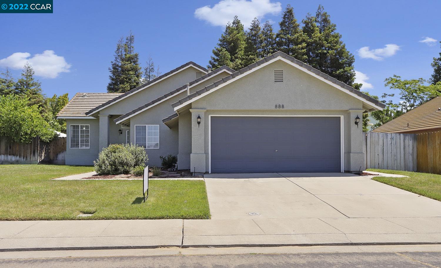 Detail Gallery Image 1 of 1 For 888 Sequoia Ave, Manteca,  CA 95337 - 3 Beds | 2 Baths