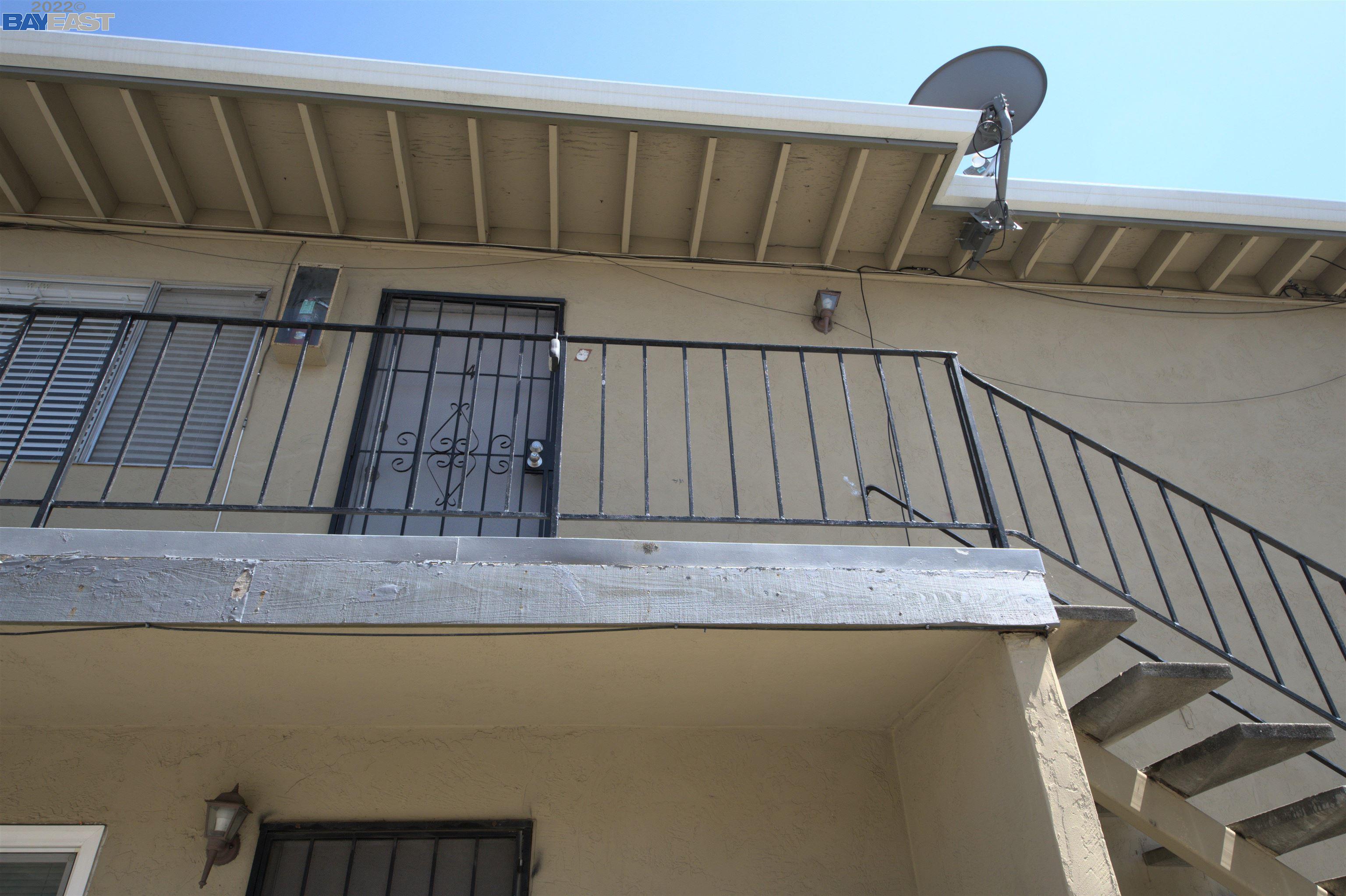 Detail Gallery Image 1 of 1 For 29399 Dixon St #4,  Hayward,  CA 94544 - 2 Beds | 1 Baths