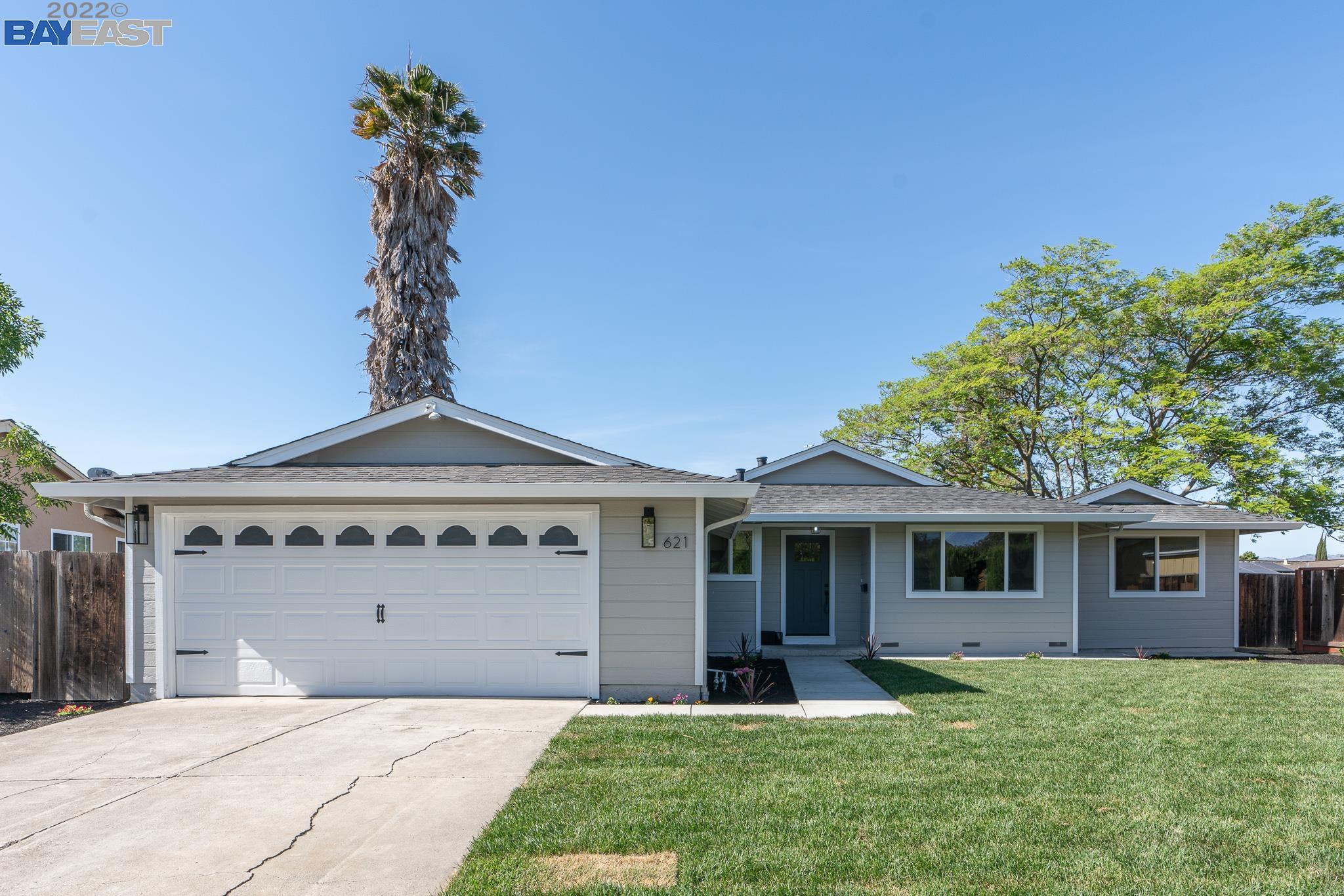 Detail Gallery Image 1 of 1 For 621 Kiowa Cir, San Jose,  CA 95123-4109 - 4 Beds | 2 Baths