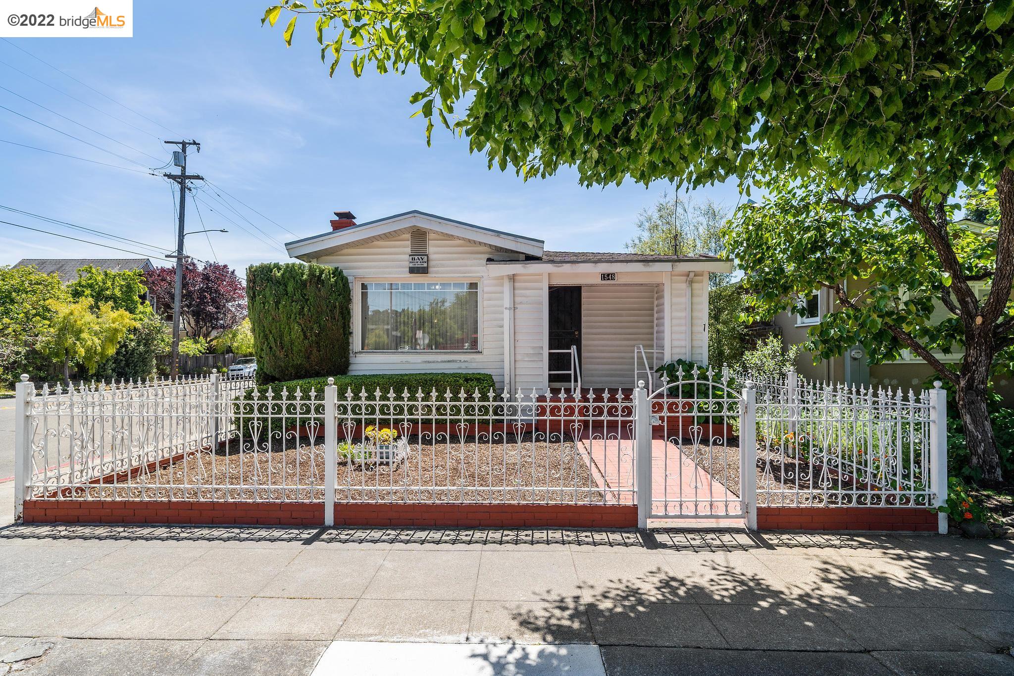 Detail Gallery Image 1 of 1 For 1548 Blake St, Berkeley,  CA 94703 - 2 Beds | 2 Baths