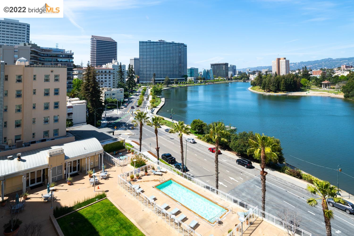 Detail Gallery Image 1 of 1 For 1 Lakeside Drive #817,  Oakland,  CA 94612 - 1 Beds | 1 Baths