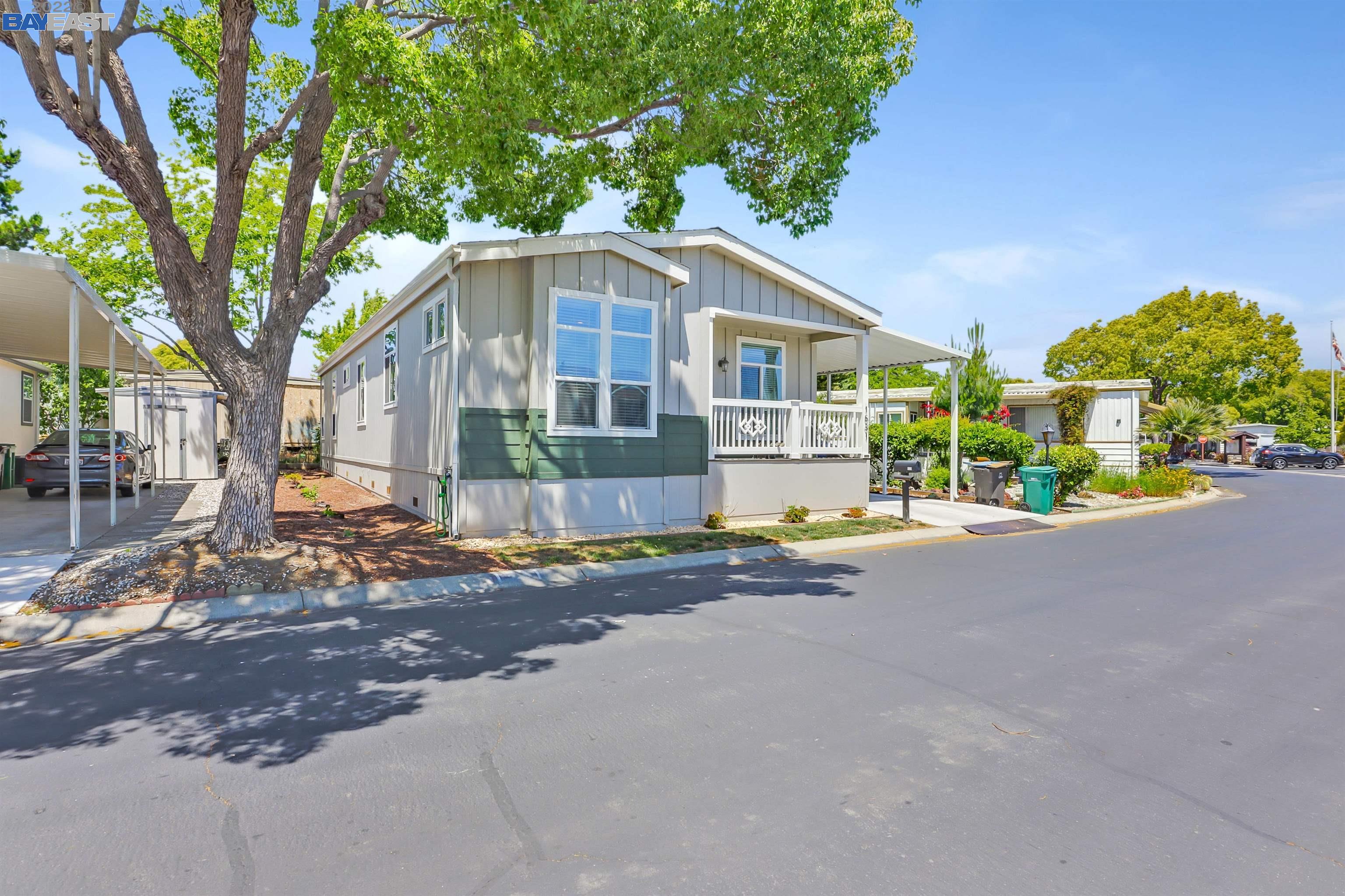 Detail Gallery Image 1 of 1 For 1531 De Lemos #23,  Hayward,  CA 94544 - 3 Beds | 2 Baths