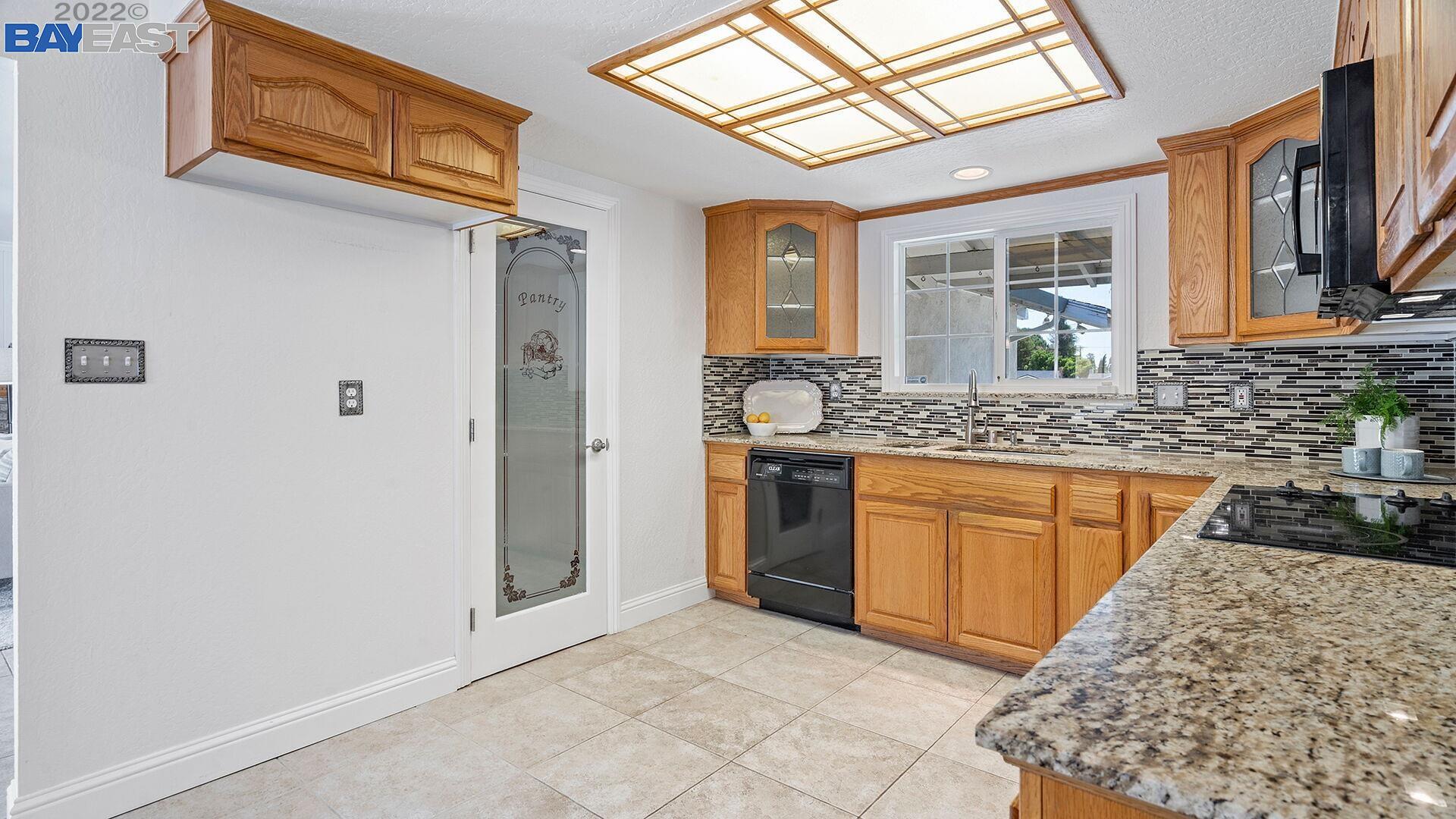 1112 Granada Ct