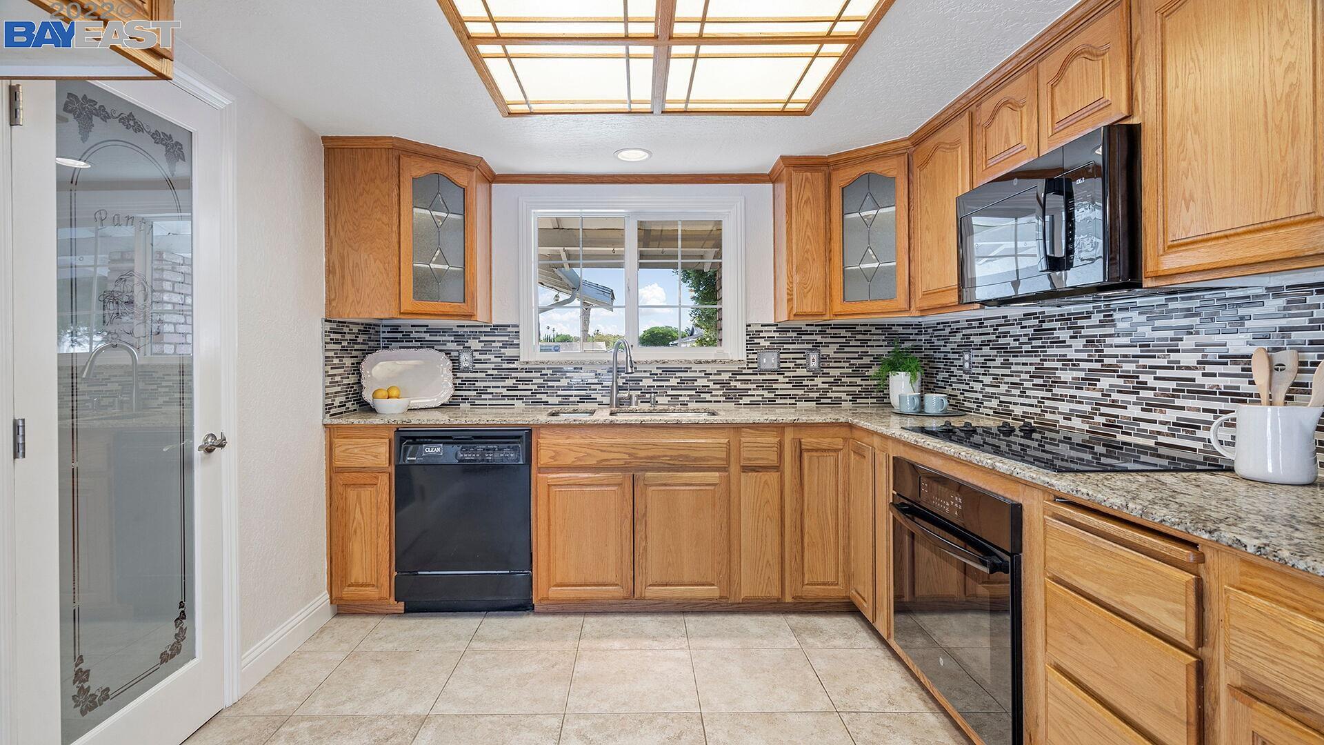 1112 Granada Ct