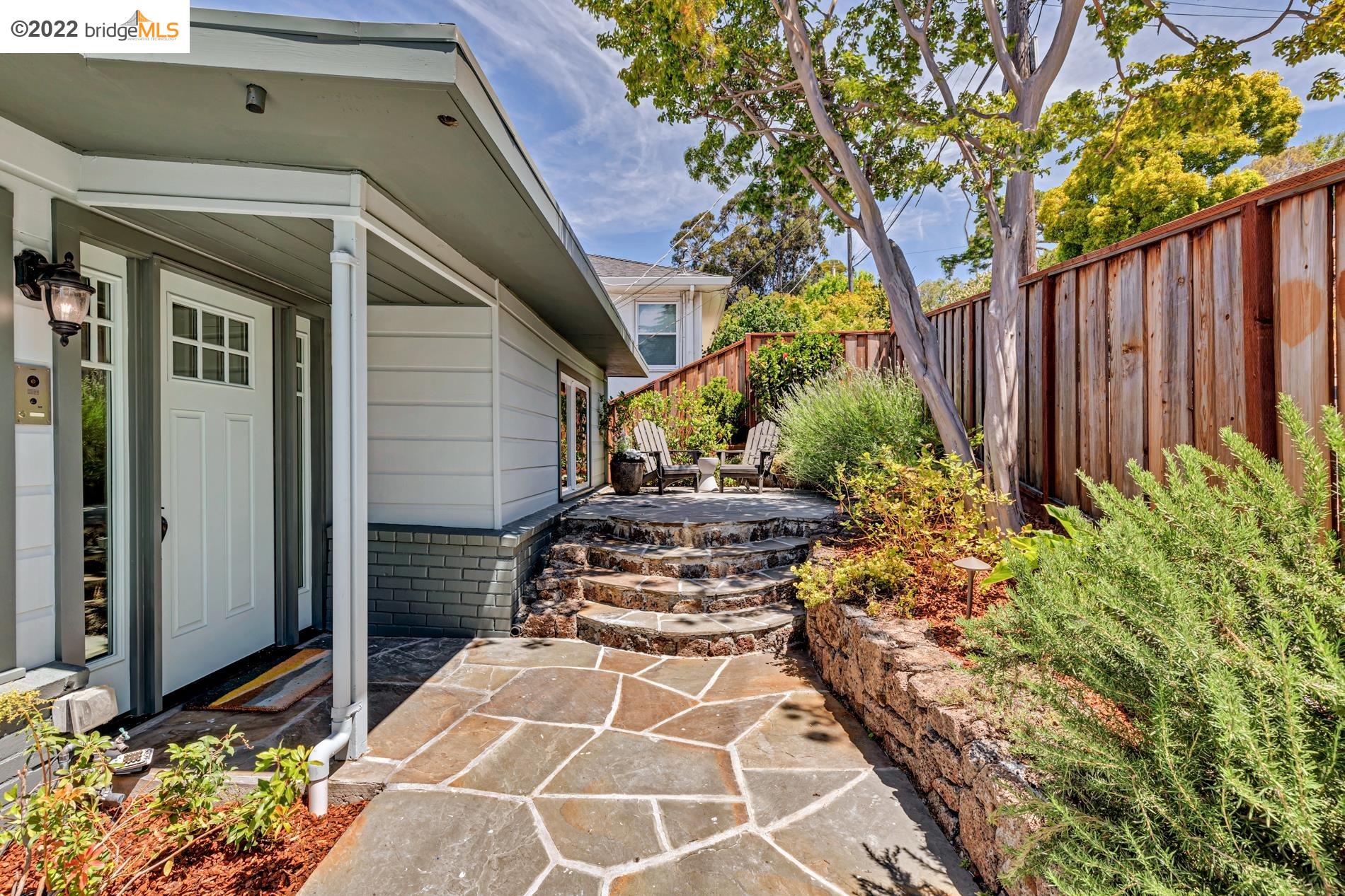 Detail Gallery Image 1 of 1 For 3669 Dorisa Ave, Oakland,  CA 94605 - 3 Beds | 2 Baths