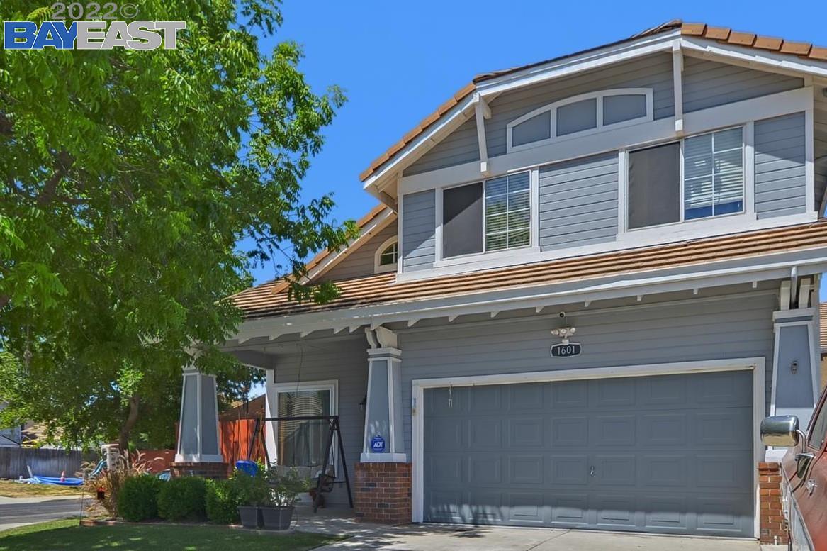 Detail Gallery Image 1 of 30 For 1601 Teakwood Ct, Tracy,  CA 95376 - 4 Beds | 2/1 Baths