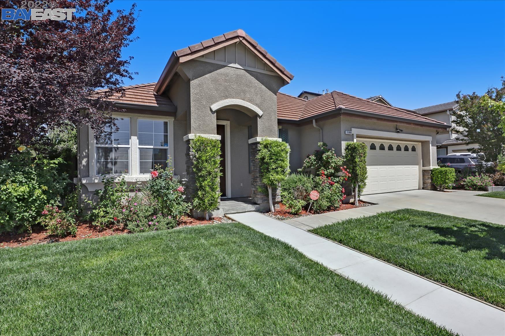 Detail Gallery Image 1 of 1 For 35988 Bronze St, Union City,  CA 94587 - 4 Beds | 3 Baths