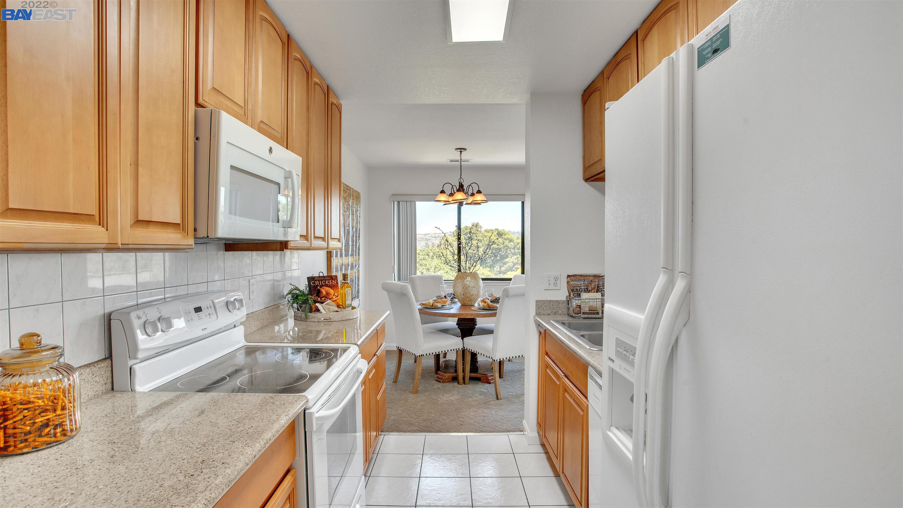 Detail Gallery Image 1 of 1 For 21228 Gary Dr #306,  Hayward,  CA 94546 - 3 Beds | 2 Baths