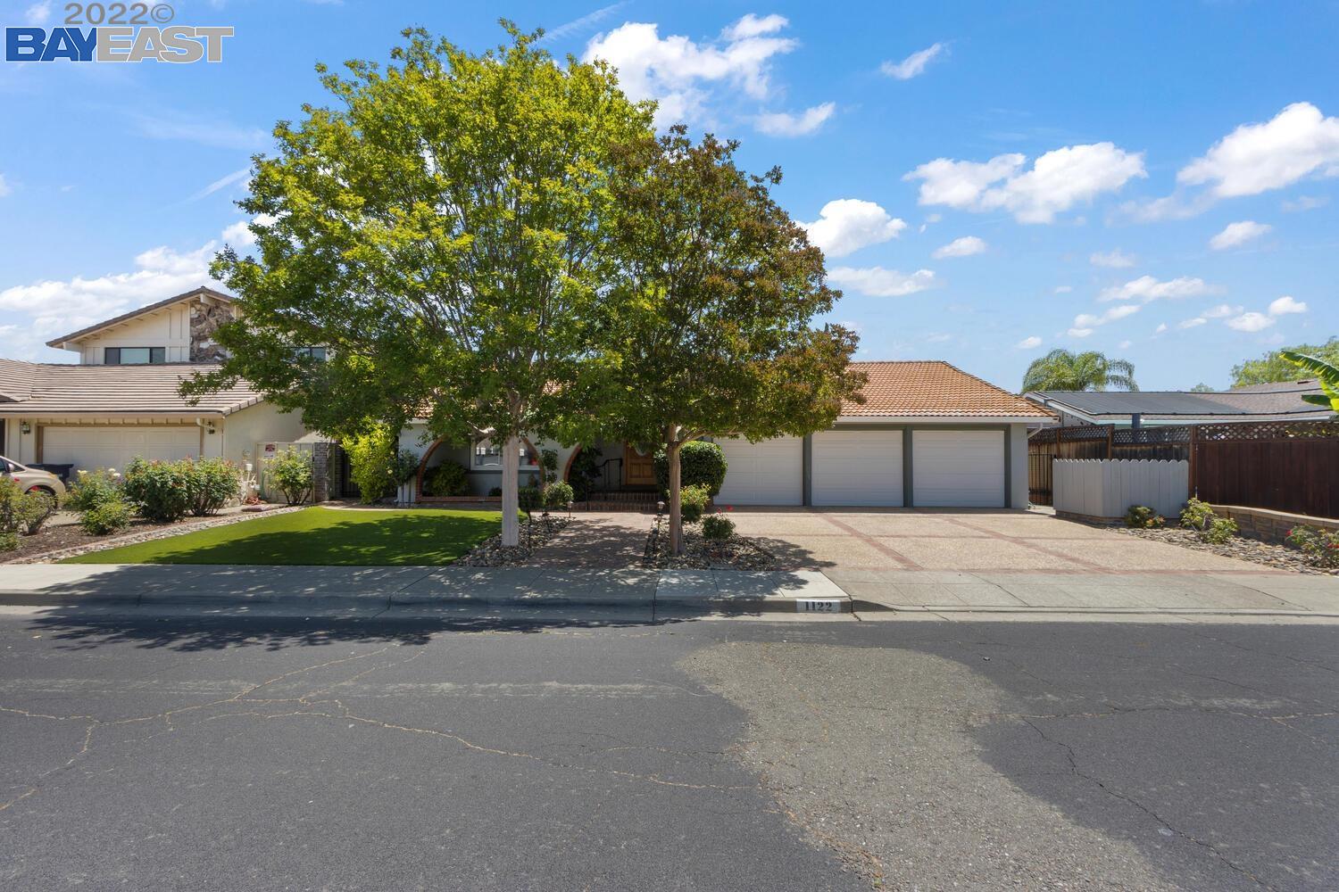 Detail Gallery Image 1 of 1 For 1122 Innsbruck St, Livermore,  CA 94550 - 4 Beds | 2 Baths