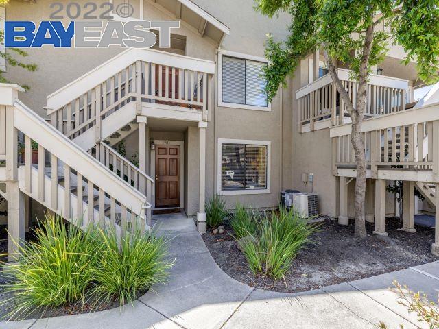 FIRST OPEN SAT 6/18 (1 - 4 PM) & Sun 6/19 (10 AM - 1 PM) ** Welcome to this beautiful single story home in the desirable Cobblestone gated community. Kitchen features granite counter top, electric range, microwave, refrigerator, white cabinets and dishwasher. Lower level unit with no steps to entry. Open floor plan with Laminate flooring throughout living space, vinyl in the bathrooms. One primary suit and one bedroom with a separate full bath. Parking includes one attached garage and one carport that is next to the property. Laundry is conveniently located in garage. Paved back patio with manually operated sprinkler system. HOA covers water & trash, community pool.