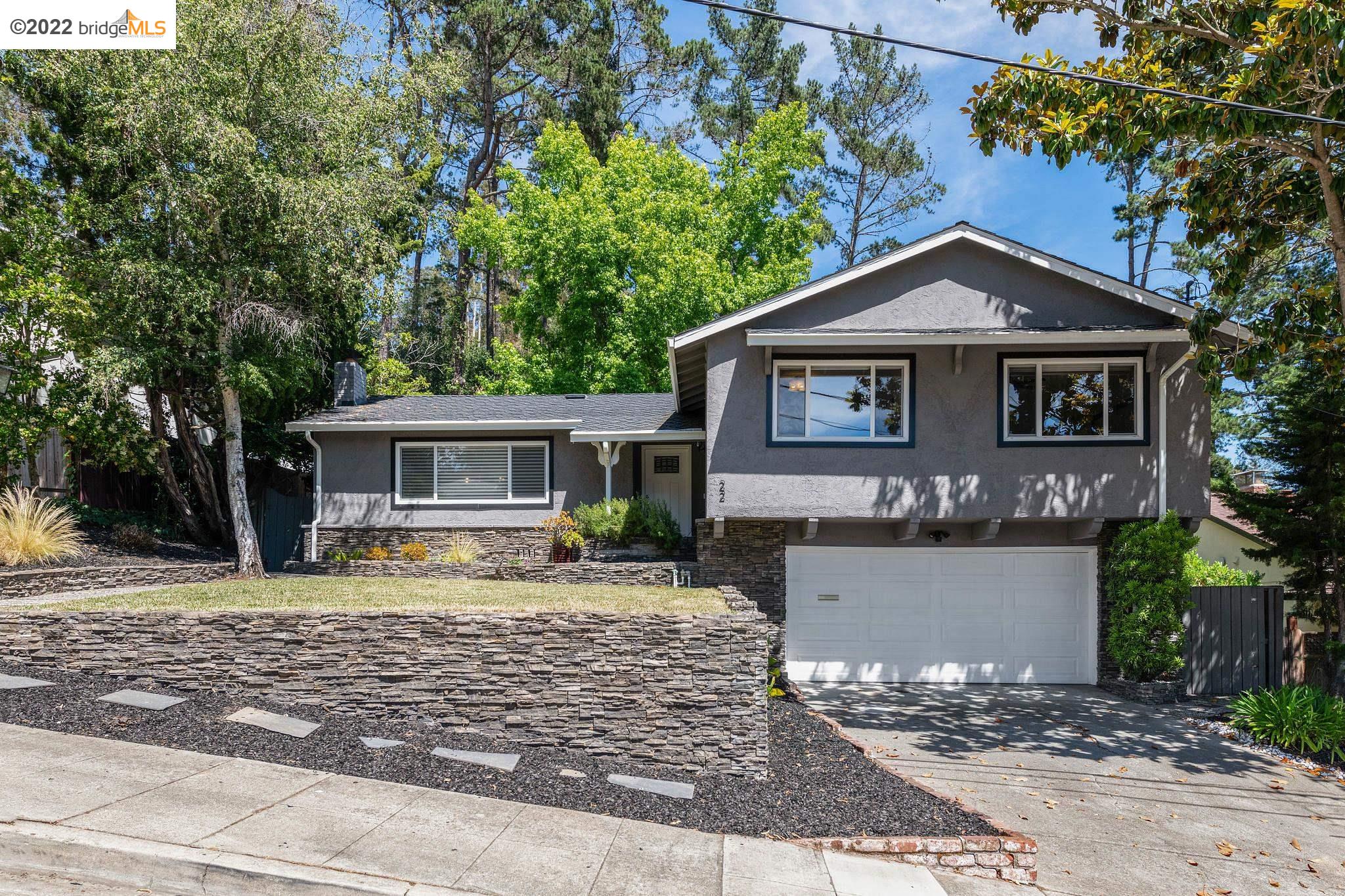 Detail Gallery Image 1 of 1 For 22 Merlin Ct, Oakland,  CA 94605 - 4 Beds | 2/1 Baths