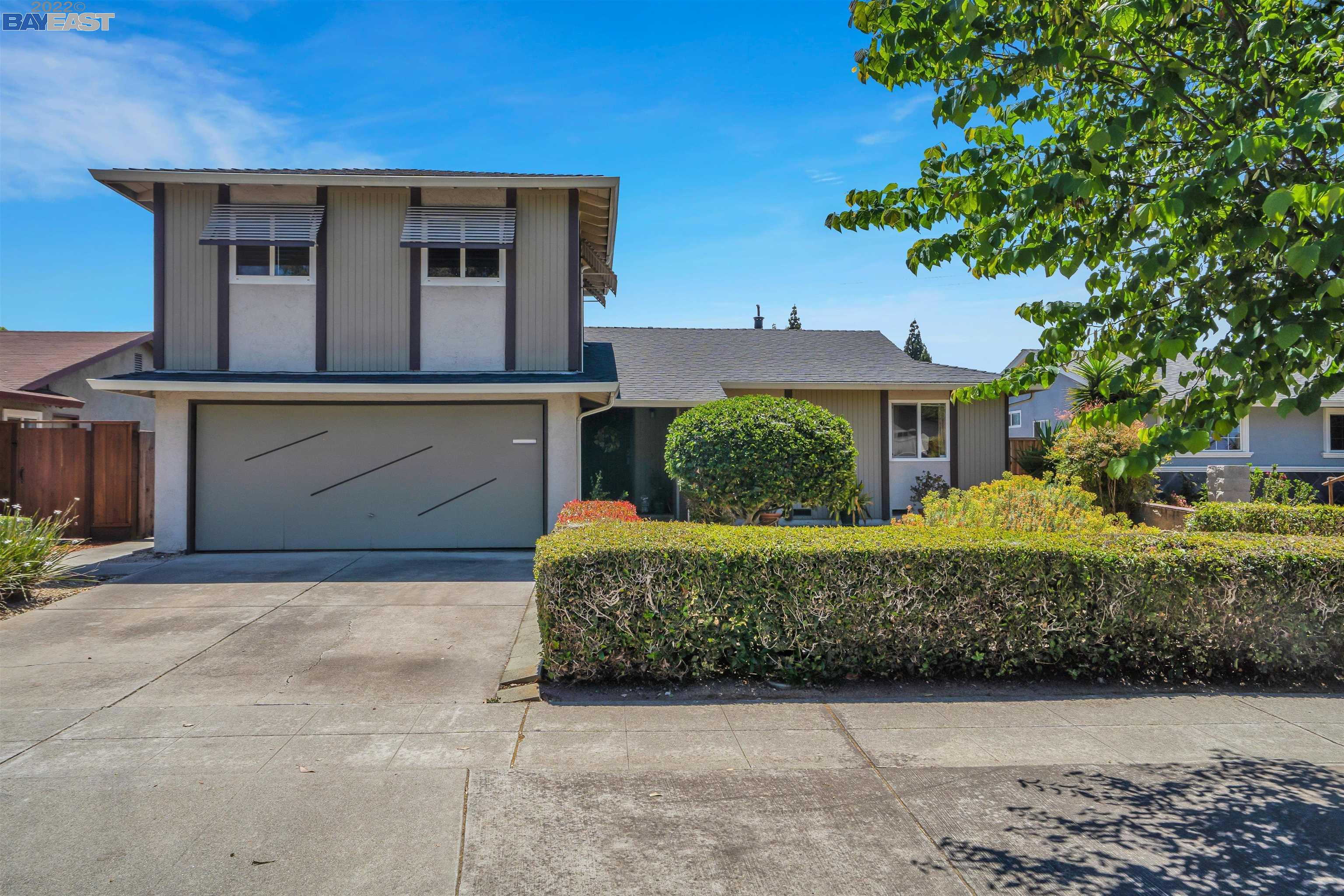 Detail Gallery Image 1 of 1 For 1302 Bellingham Dr, San Jose,  CA 95121 - 4 Beds | 3 Baths