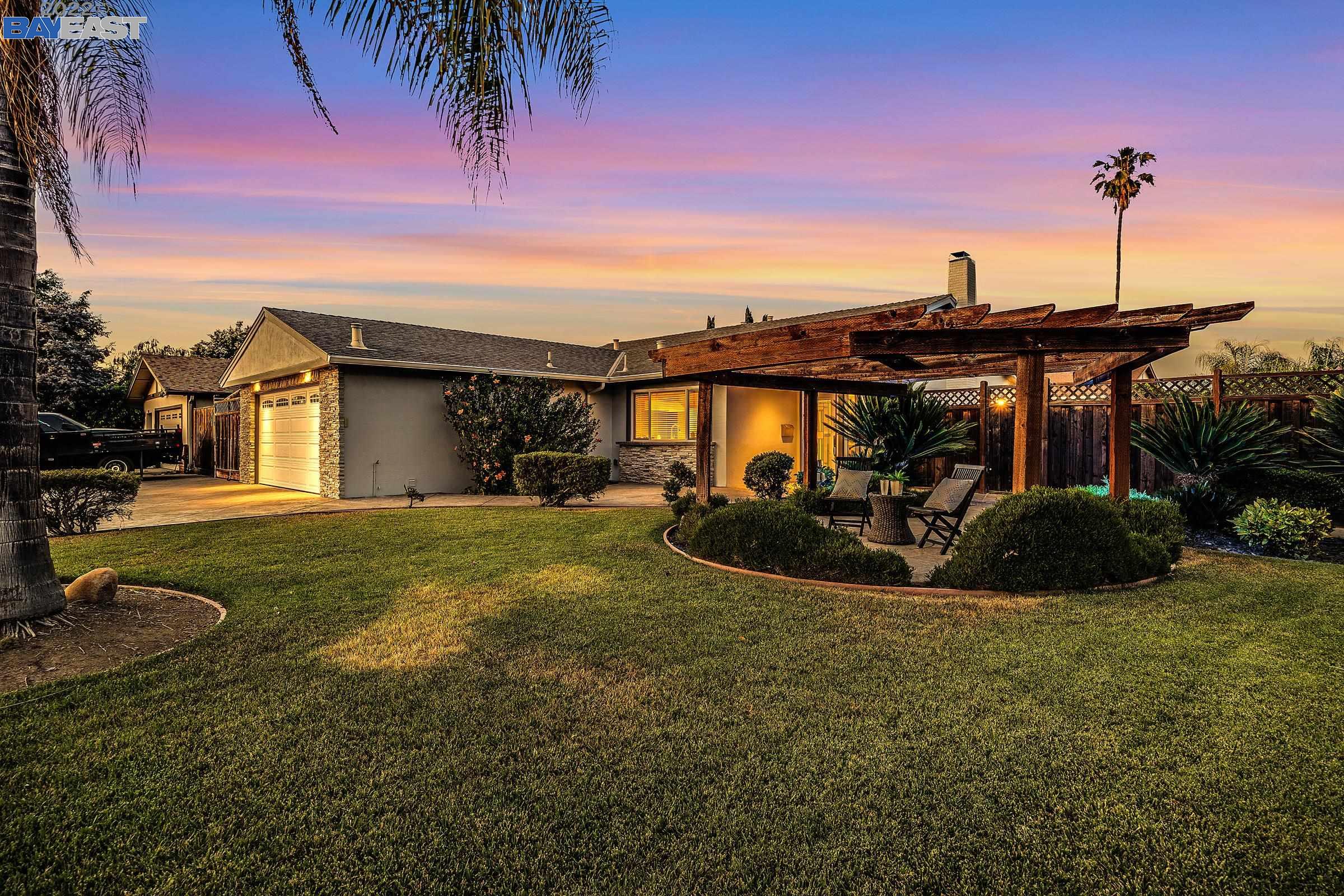 Detail Gallery Image 1 of 1 For 819 Curlew Rd., Livermore,  CA 94551 - 3 Beds | 2 Baths