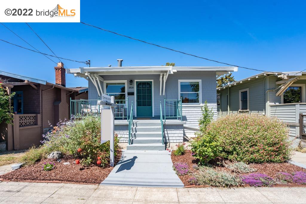 Detail Gallery Image 1 of 1 For 1818 Curtis St, Berkeley,  CA 94702 - 3 Beds | 1 Baths