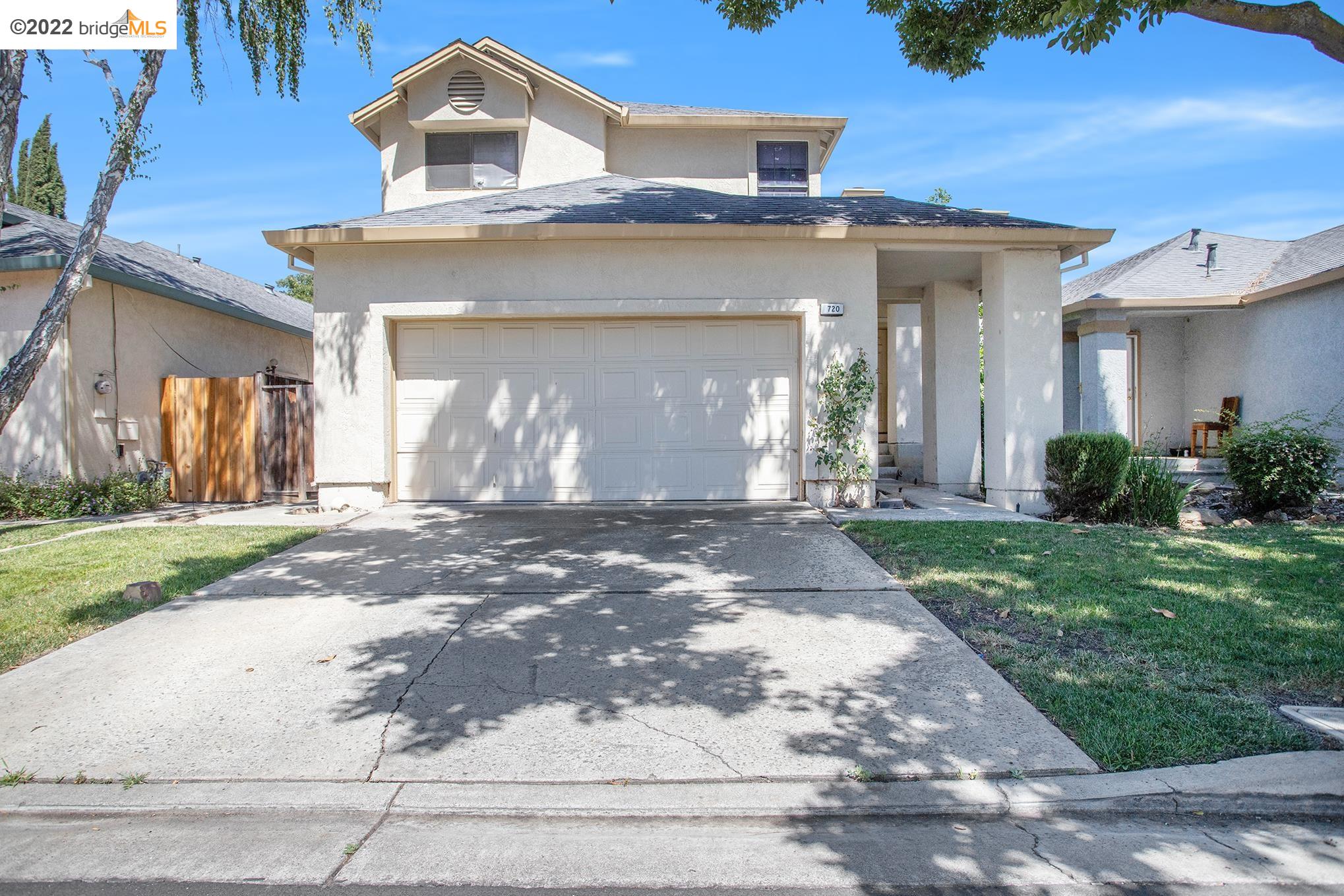 Price just reduced. 4 Bed 2 1/2 Bath for this centrally located home.  It's 1751 sq feet in a quiet court. Big backyard.  low low Association fee, has nice private neighborhood pool.