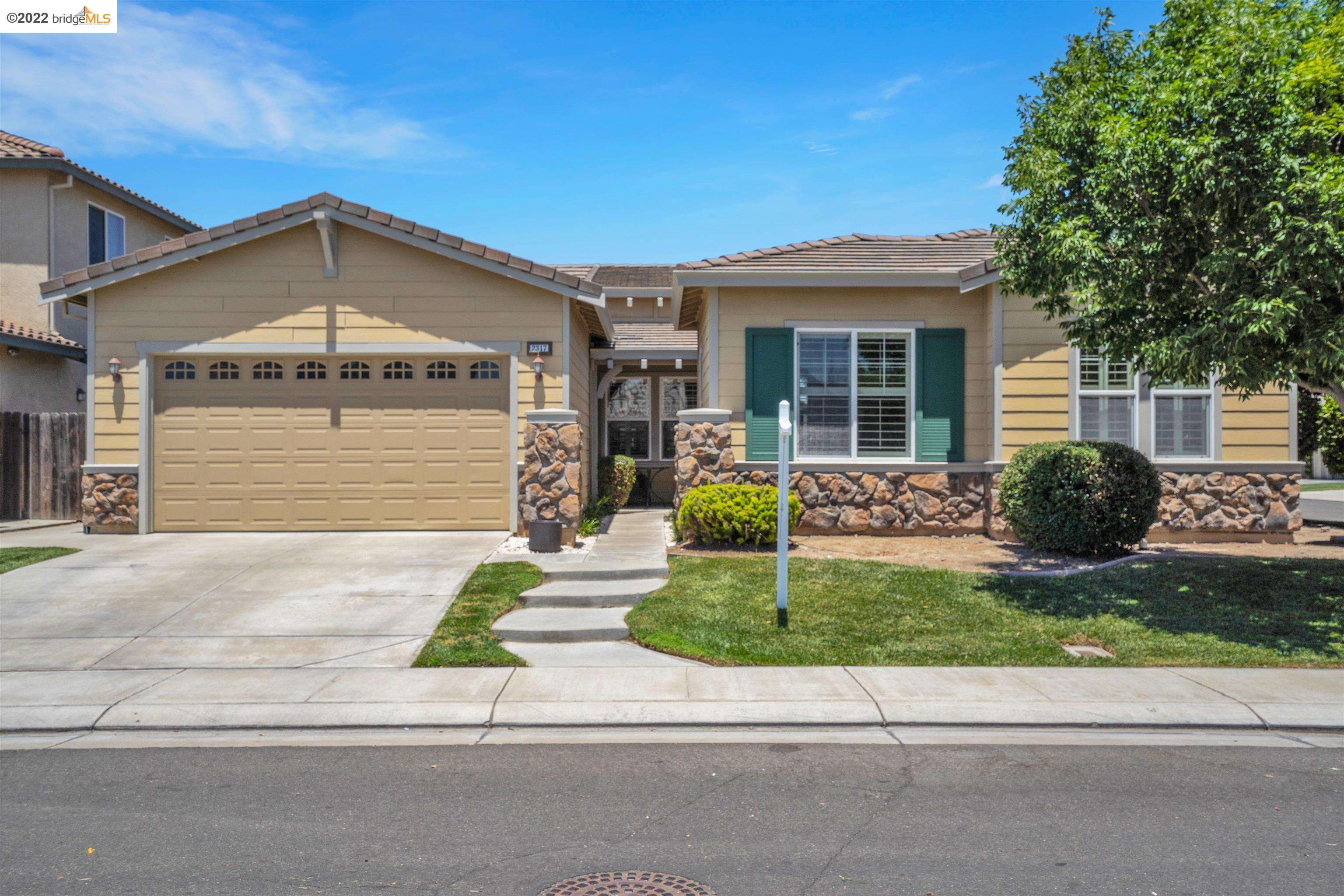 Detail Gallery Image 1 of 1 For 2317 La Force Drive, Modesto,  CA 95355 - 3 Beds | 2 Baths