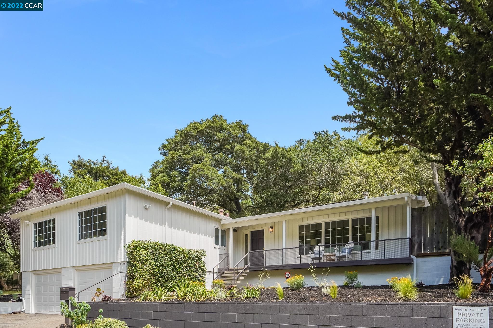 Detail Gallery Image 1 of 1 For 1676 Alhambra Ln, Oakland,  CA 94611 - 3 Beds | 2 Baths