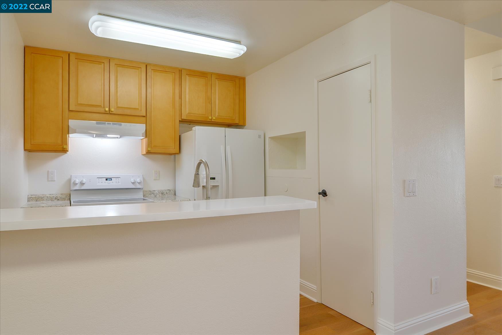 Photo #5: 40999120 Listing 