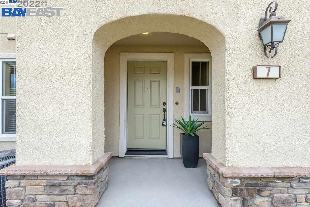 Detail Gallery Image 1 of 1 For Selby Ln #7,  Livermore,  CA 94551 - 3 Beds | 3/1 Baths